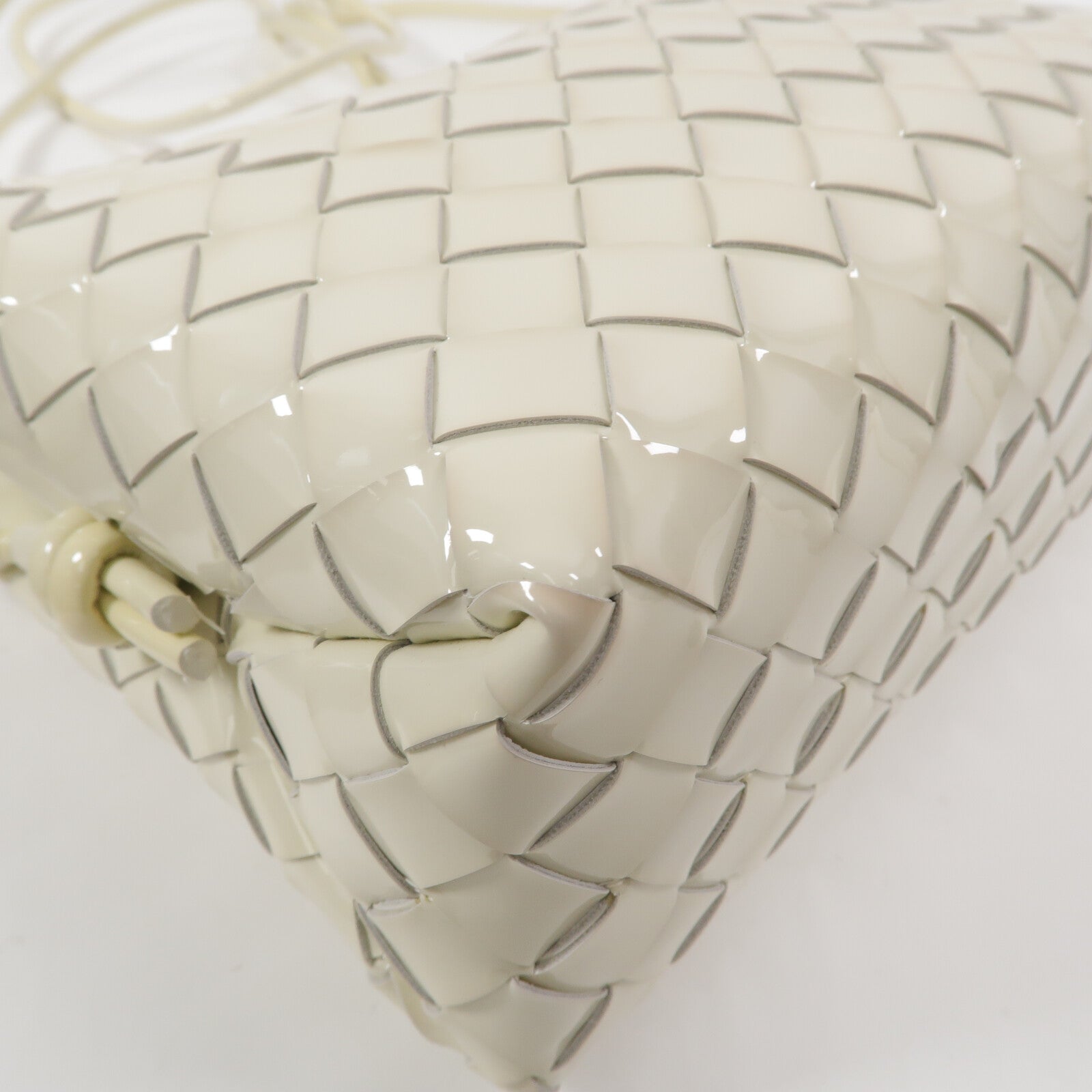 BOTTEGA VENETA 漆皮皮革Intrecciato Loop肩背袋