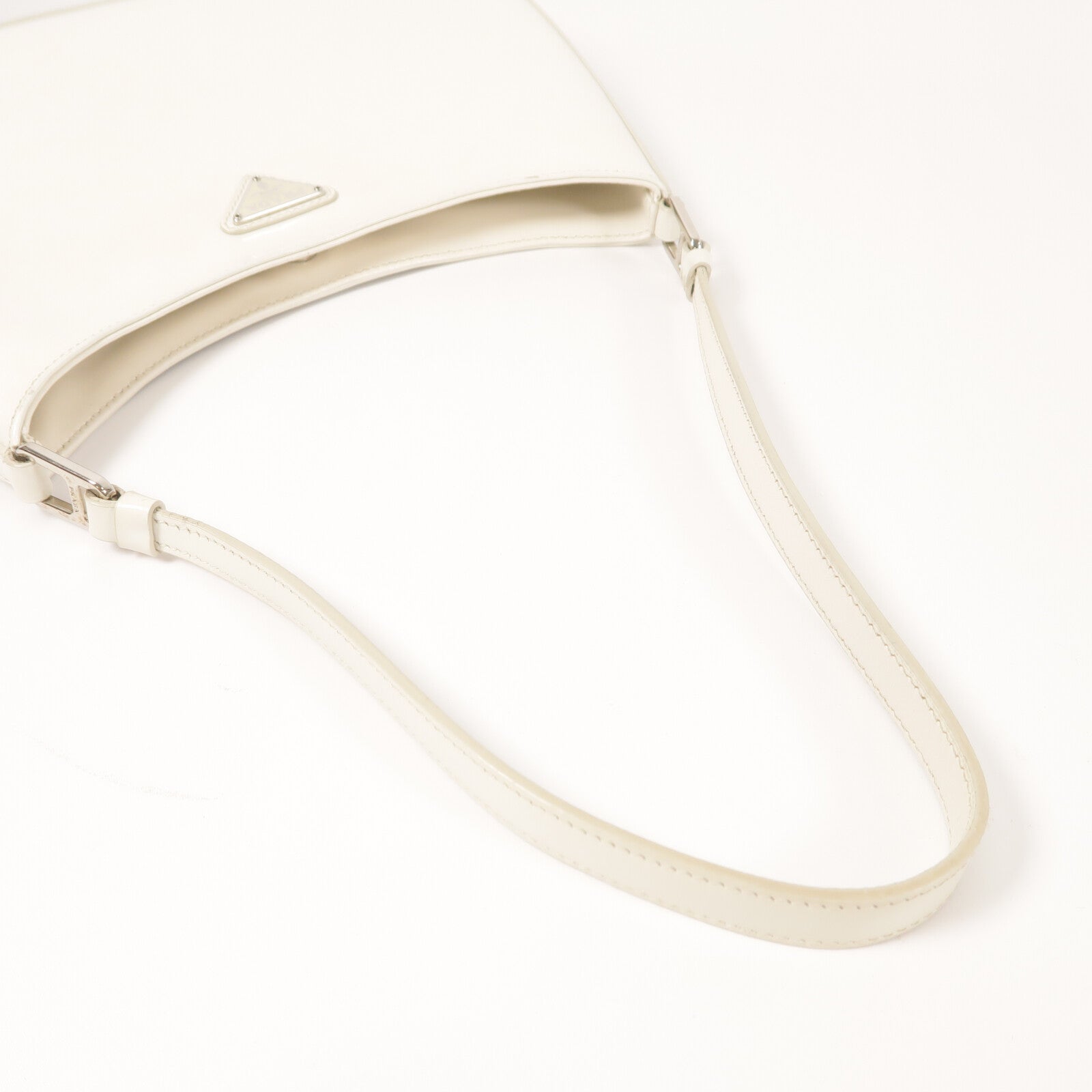 PRADA 牛皮皮革Cleo銀扣肩背袋