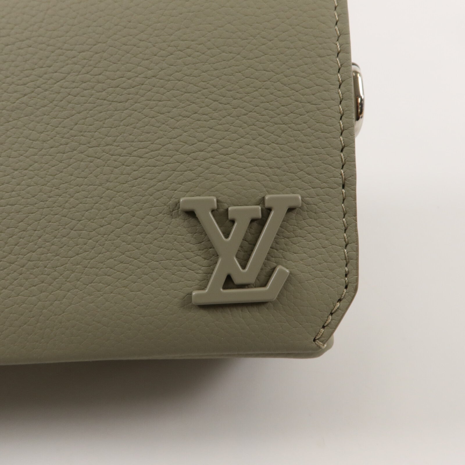 LOUIS VUITTON 牛皮皮革Flap Wearable Wallet肩背袋