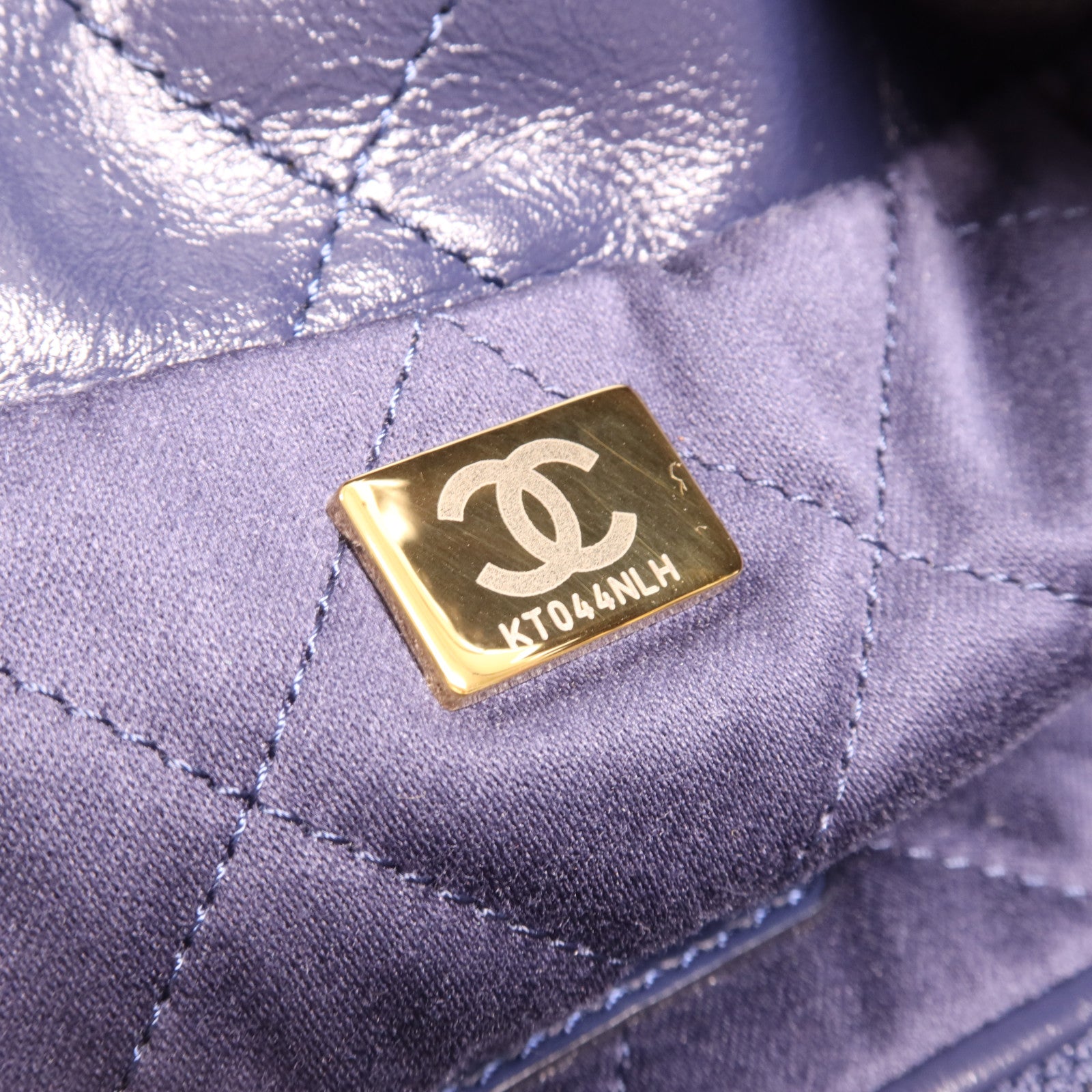 CHANEL 牛皮皮革Chanel 22 Medium金扣鏈帶肩背袋