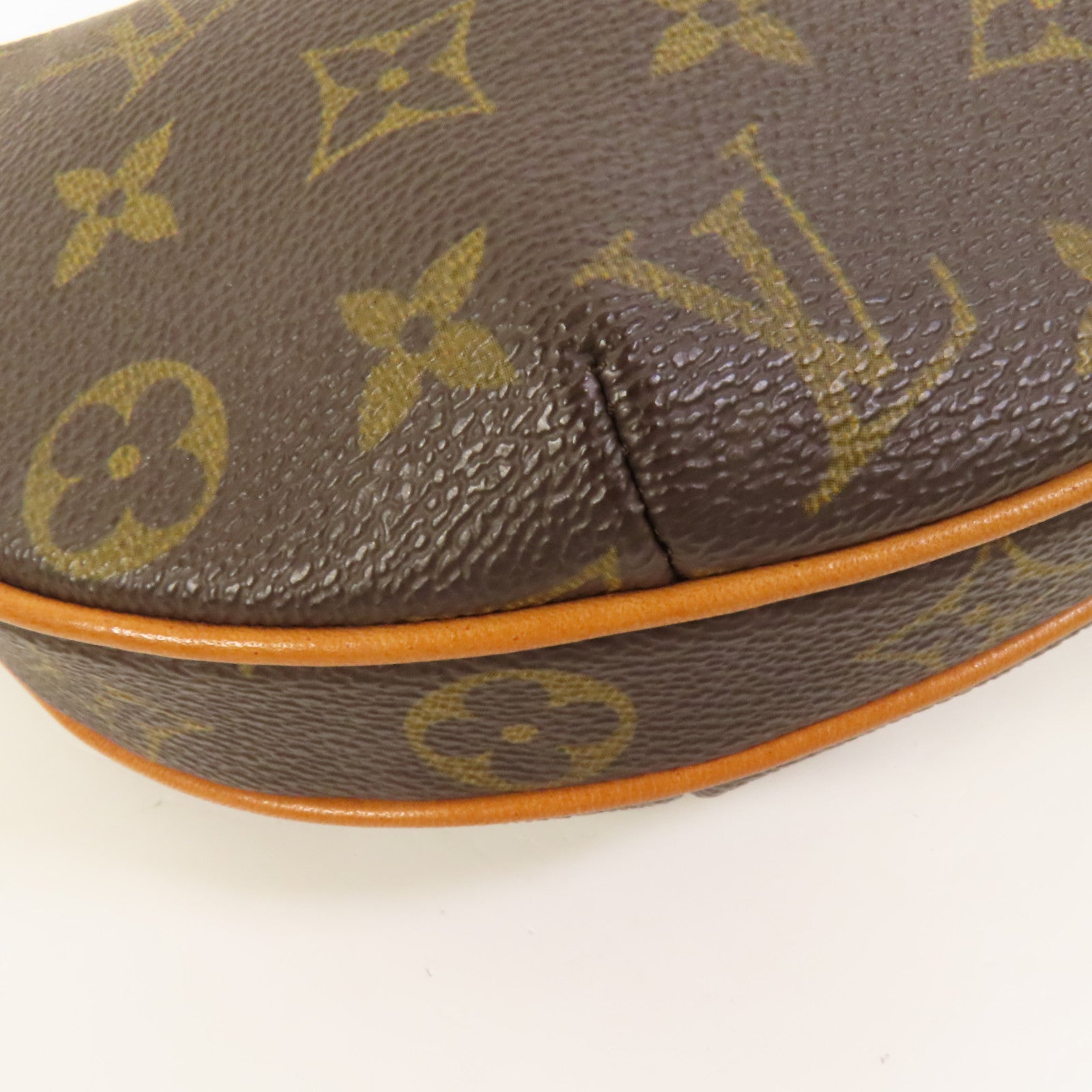 LOUIS VUITTON Monogram Pochette Croissant金扣肩背袋