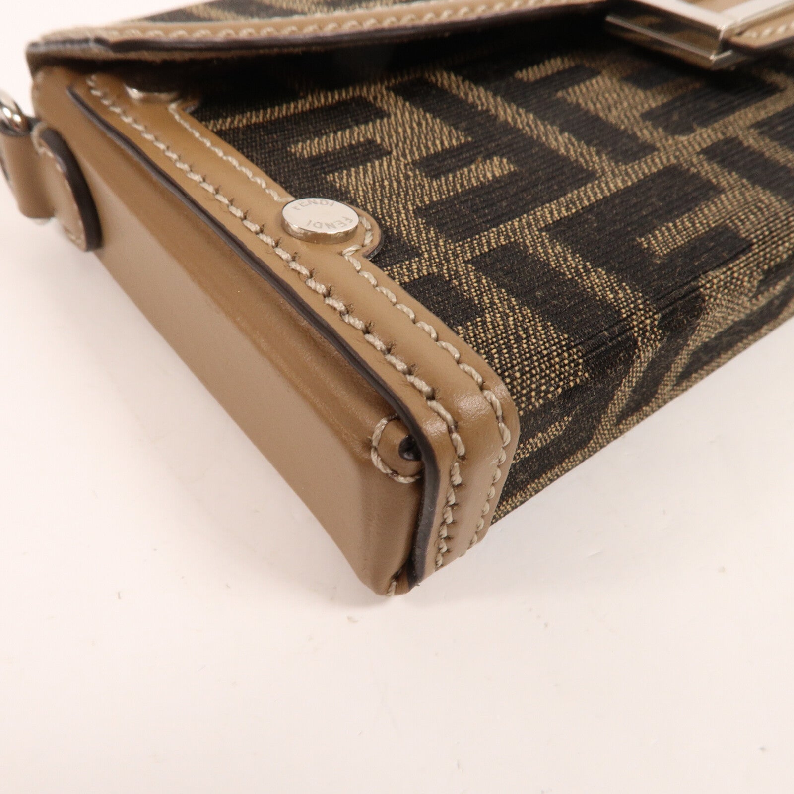 FENDI 帆布/牛皮皮革Bagutte Soft Trunk Phone Case肩背袋