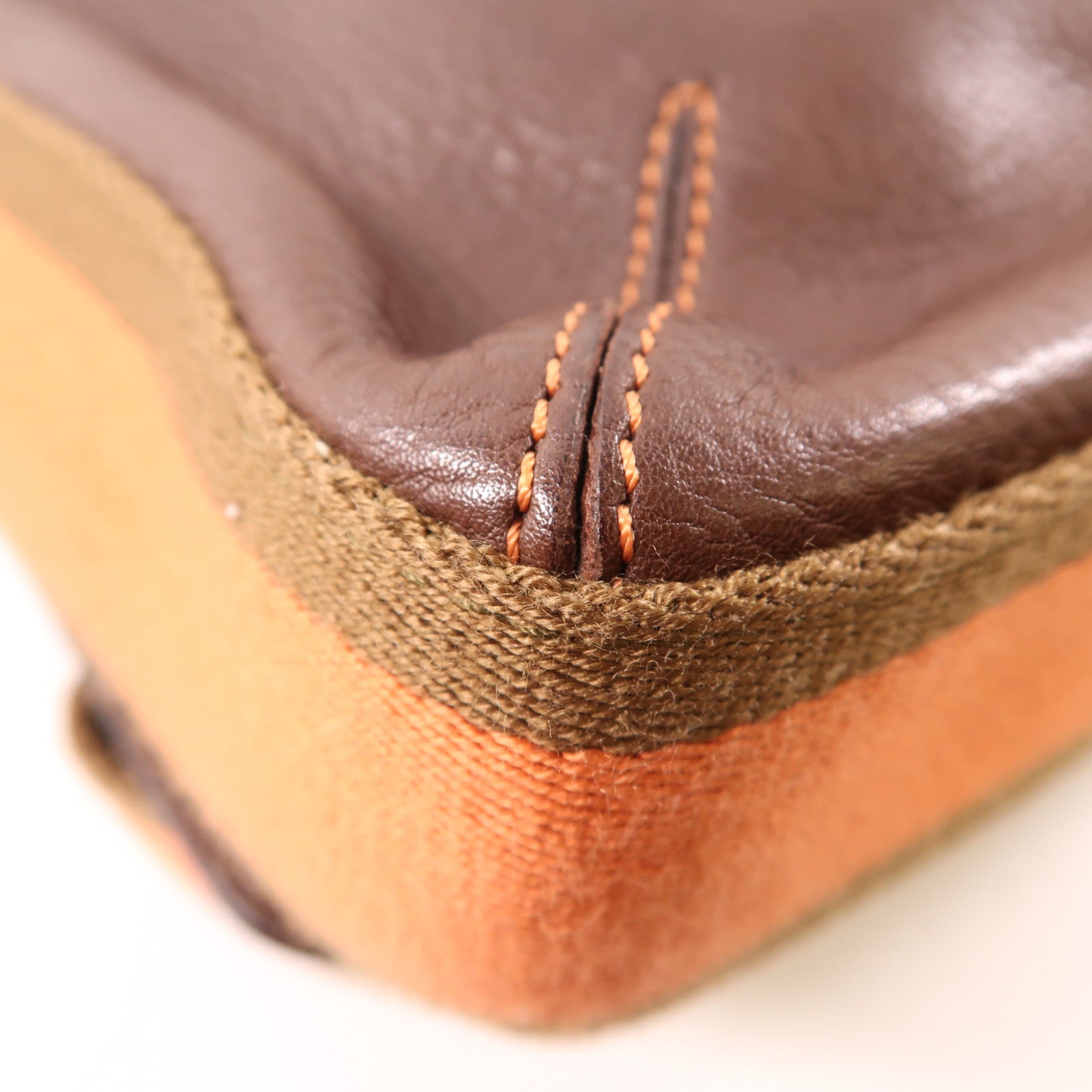 LOEWE 牛皮皮革Messenger Bag金扣斜挎包棕色