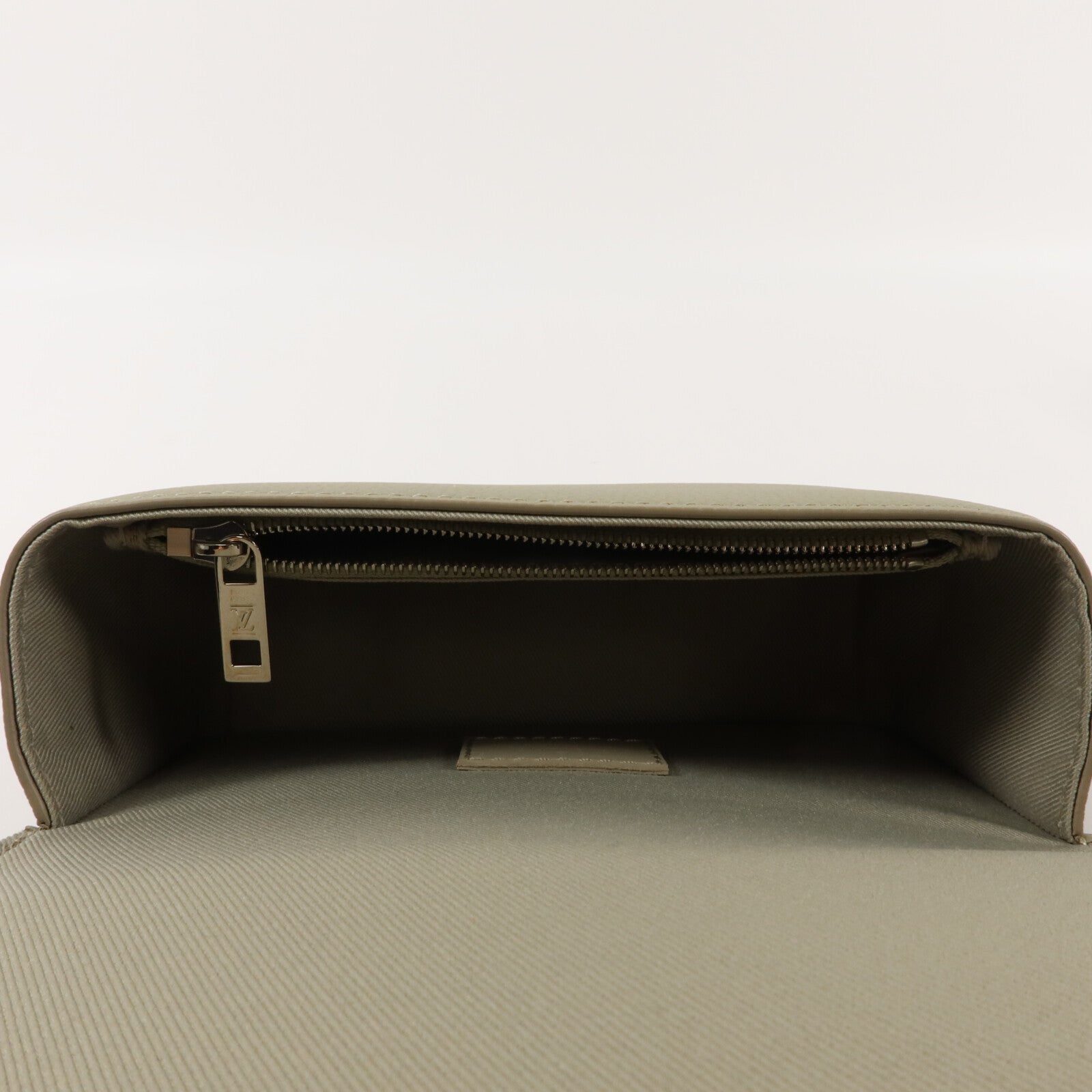 LOUIS VUITTON 牛皮皮革Flap Wearable Wallet肩背袋