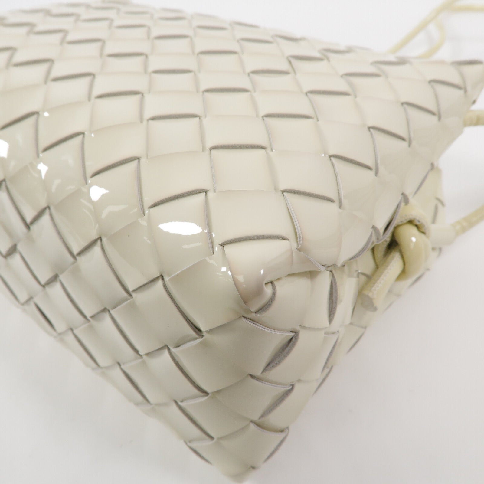 BOTTEGA VENETA 漆皮皮革Intrecciato Loop肩背袋