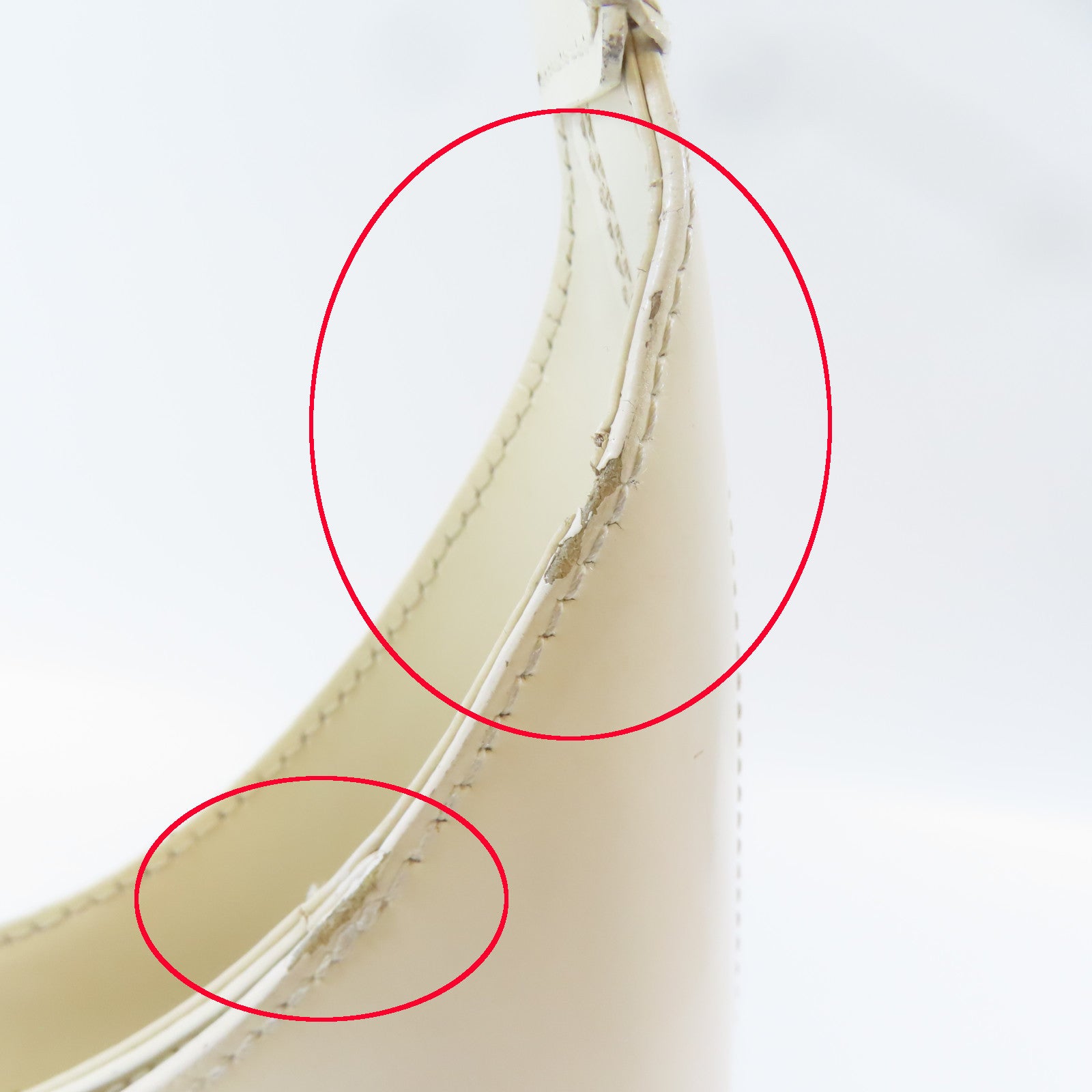 Salvatore Ferragamo 牛皮皮革Shoulder Bag銀扣手挽袋白色