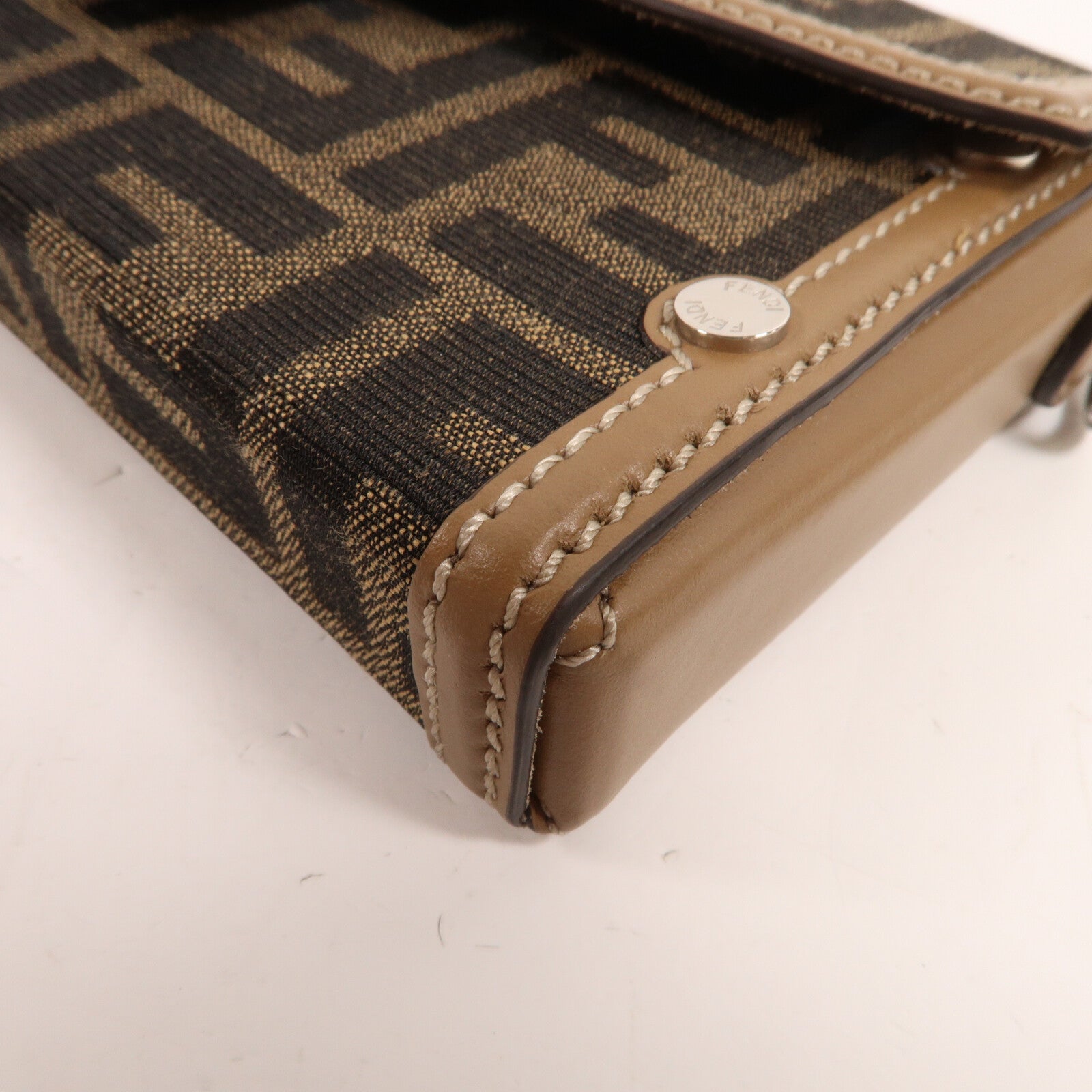 FENDI 帆布/牛皮皮革Bagutte Soft Trunk Phone Case肩背袋