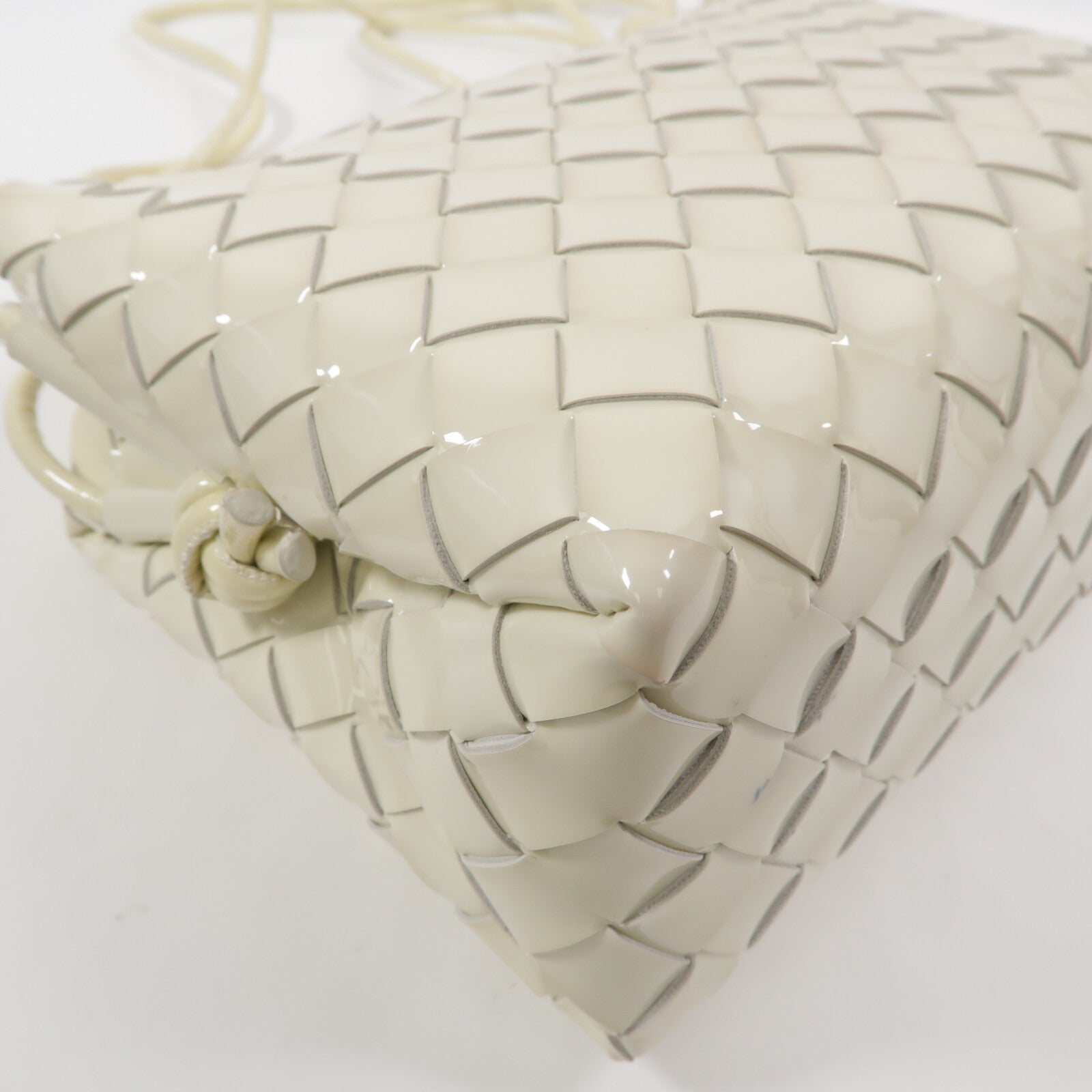 BOTTEGA VENETA 漆皮皮革Intrecciato Loop肩背袋
