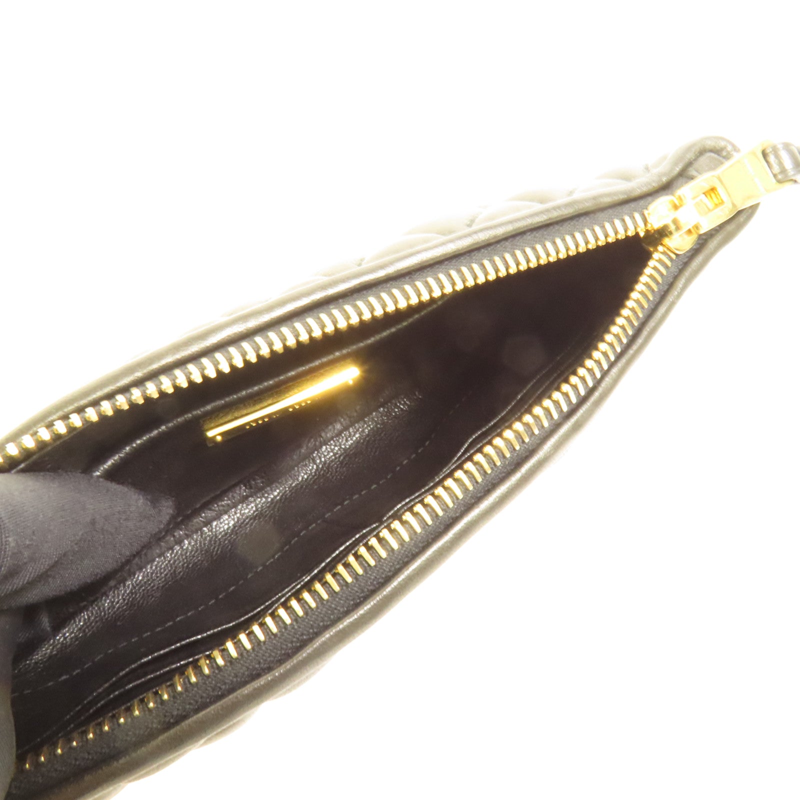 Miu Miu 羊皮皮革Pouch金扣手拿包