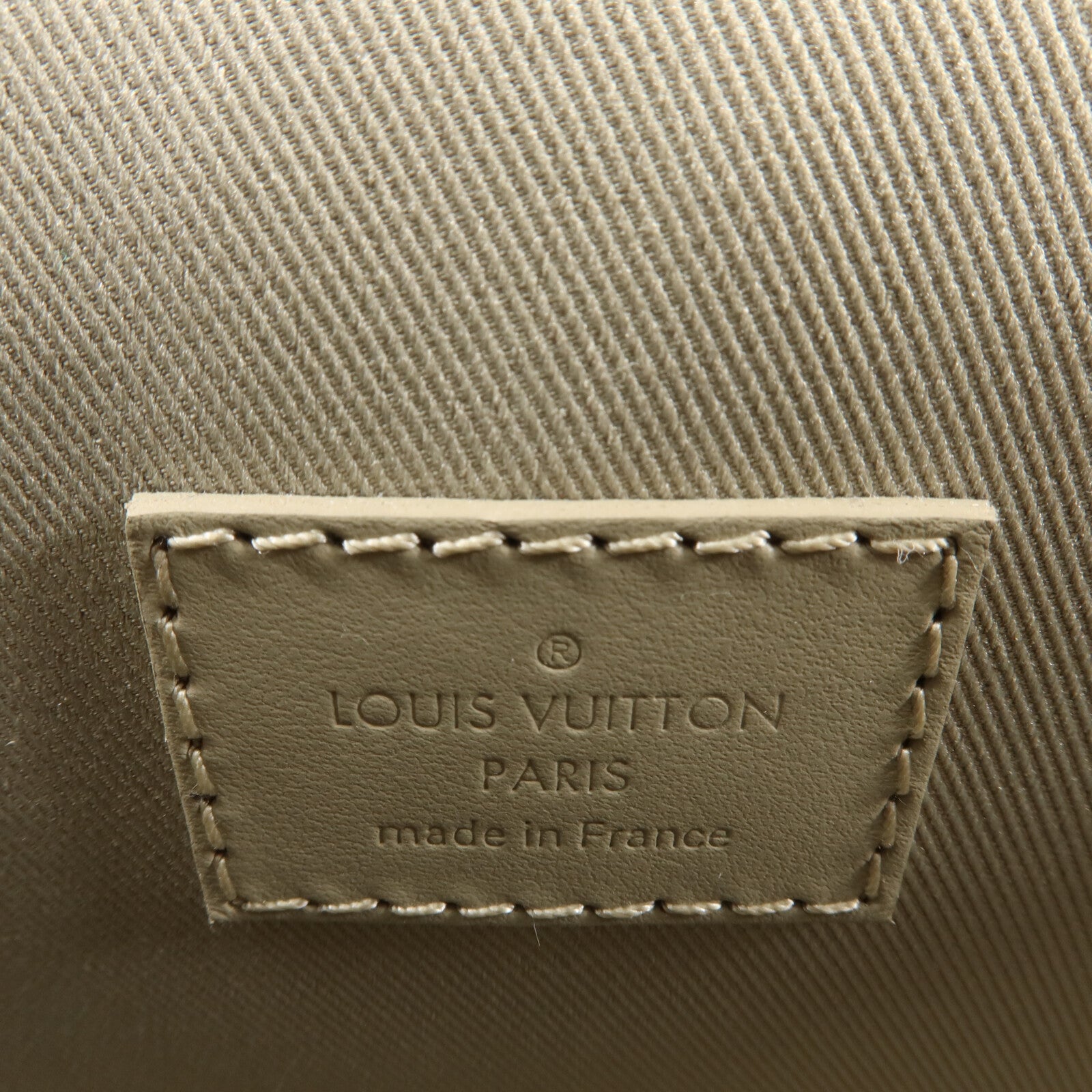 LOUIS VUITTON 牛皮皮革Flap Wearable Wallet肩背袋