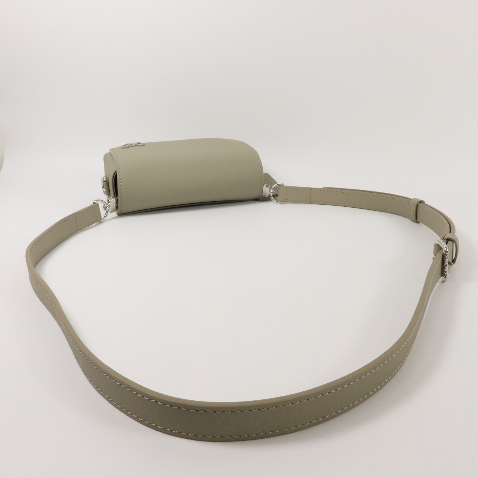 LOUIS VUITTON 牛皮皮革Flap Wearable Wallet肩背袋