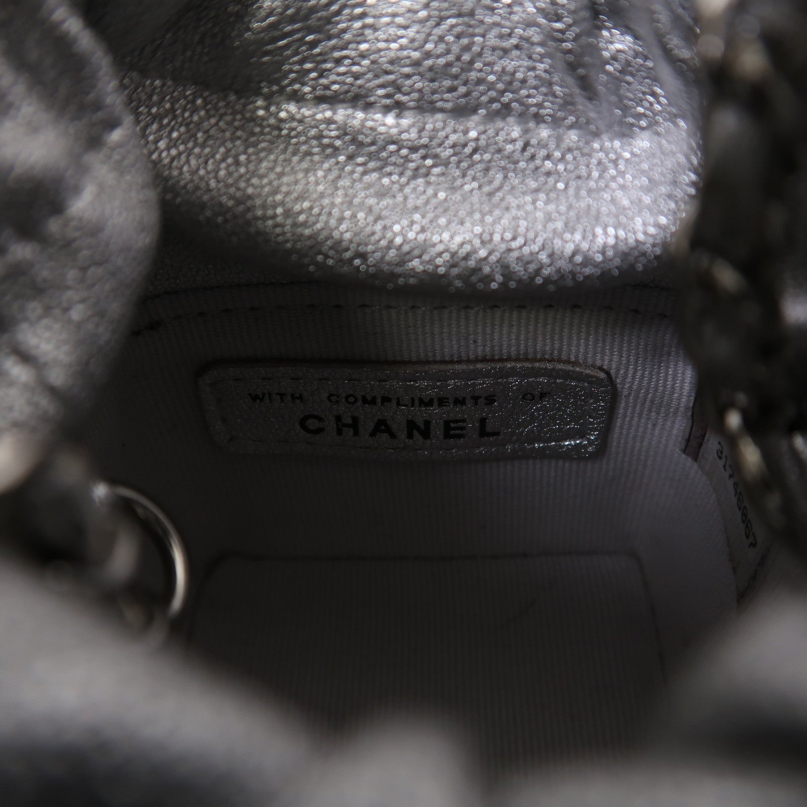 CHANEL 菱格羊皮皮革Micro Drawstring Bucket Bag銀扣鏈帶肩背袋銀色