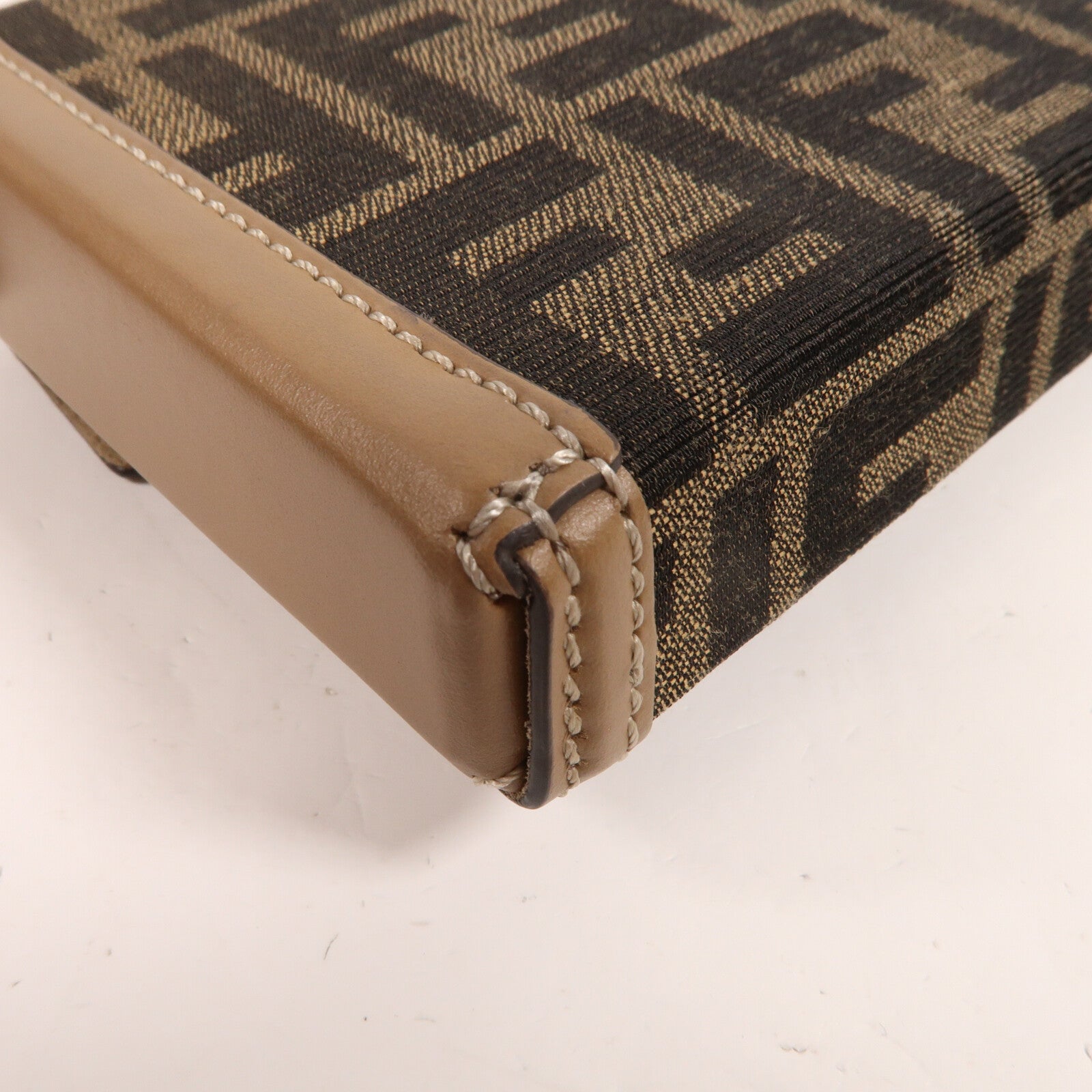 FENDI 帆布/牛皮皮革Bagutte Soft Trunk Phone Case肩背袋