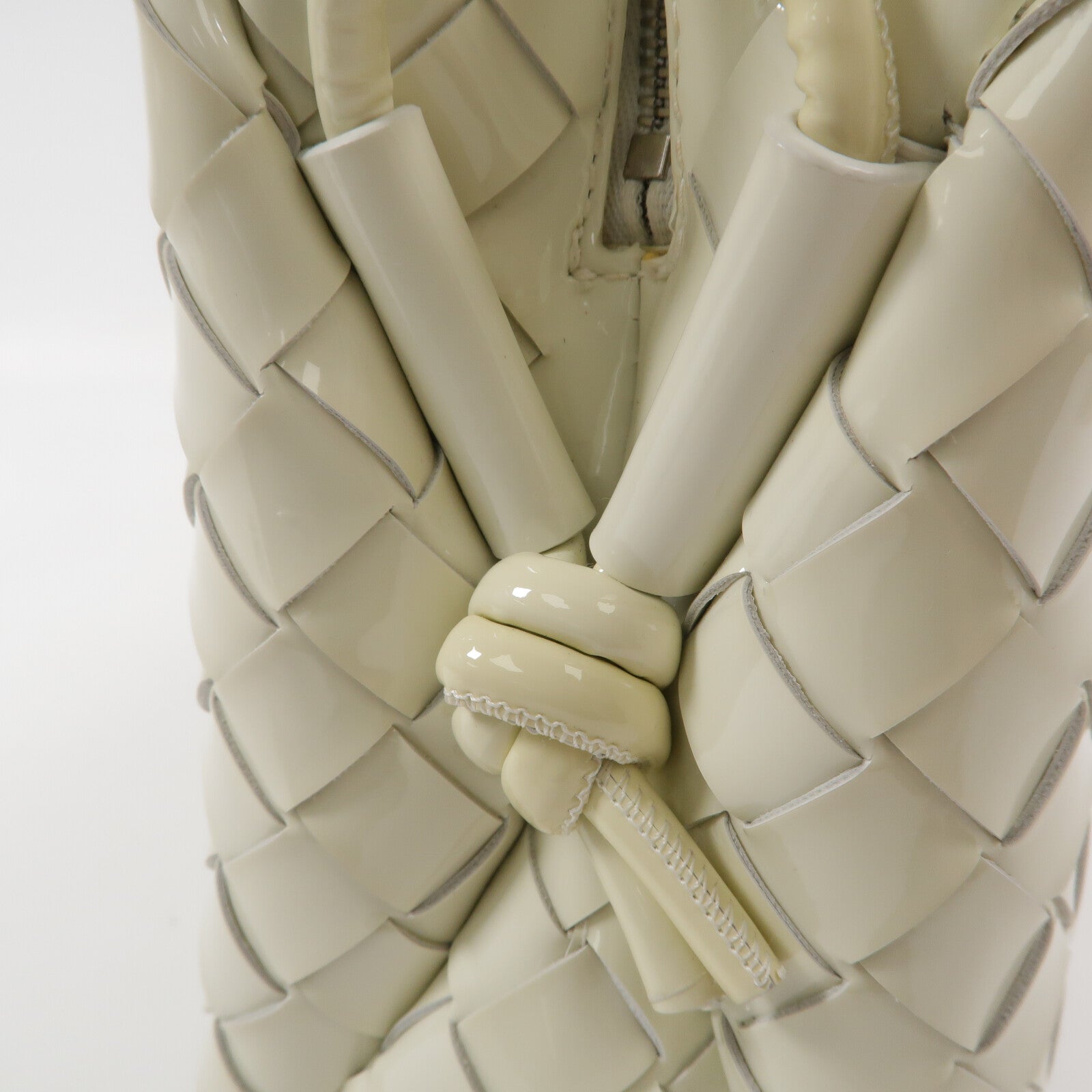 BOTTEGA VENETA 漆皮皮革Intrecciato Loop肩背袋