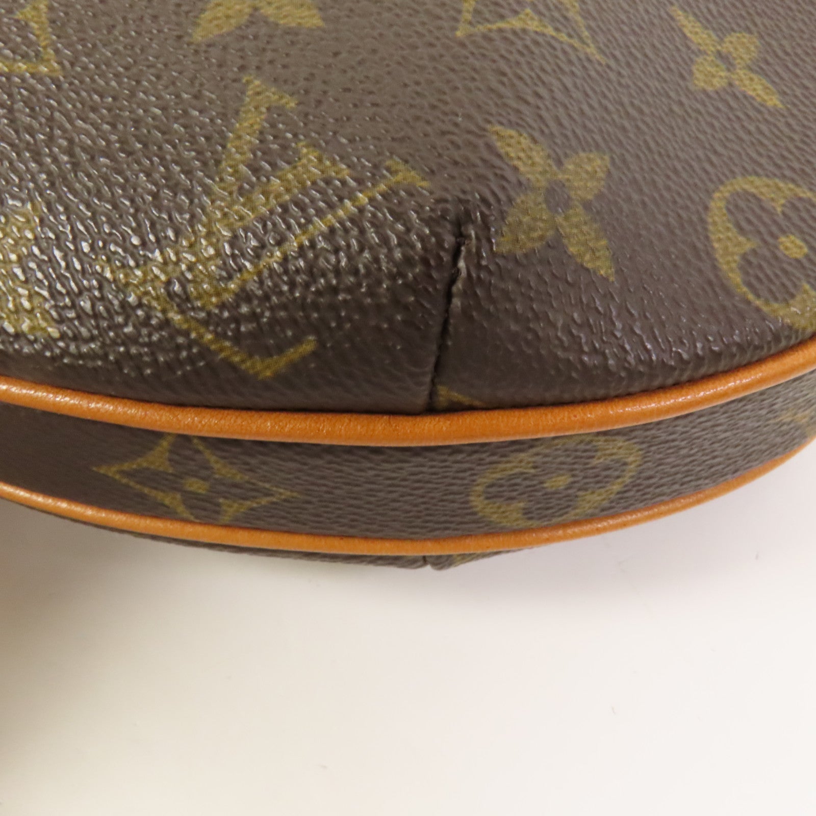 LOUIS VUITTON Monogram Pochette Croissant金扣肩背袋