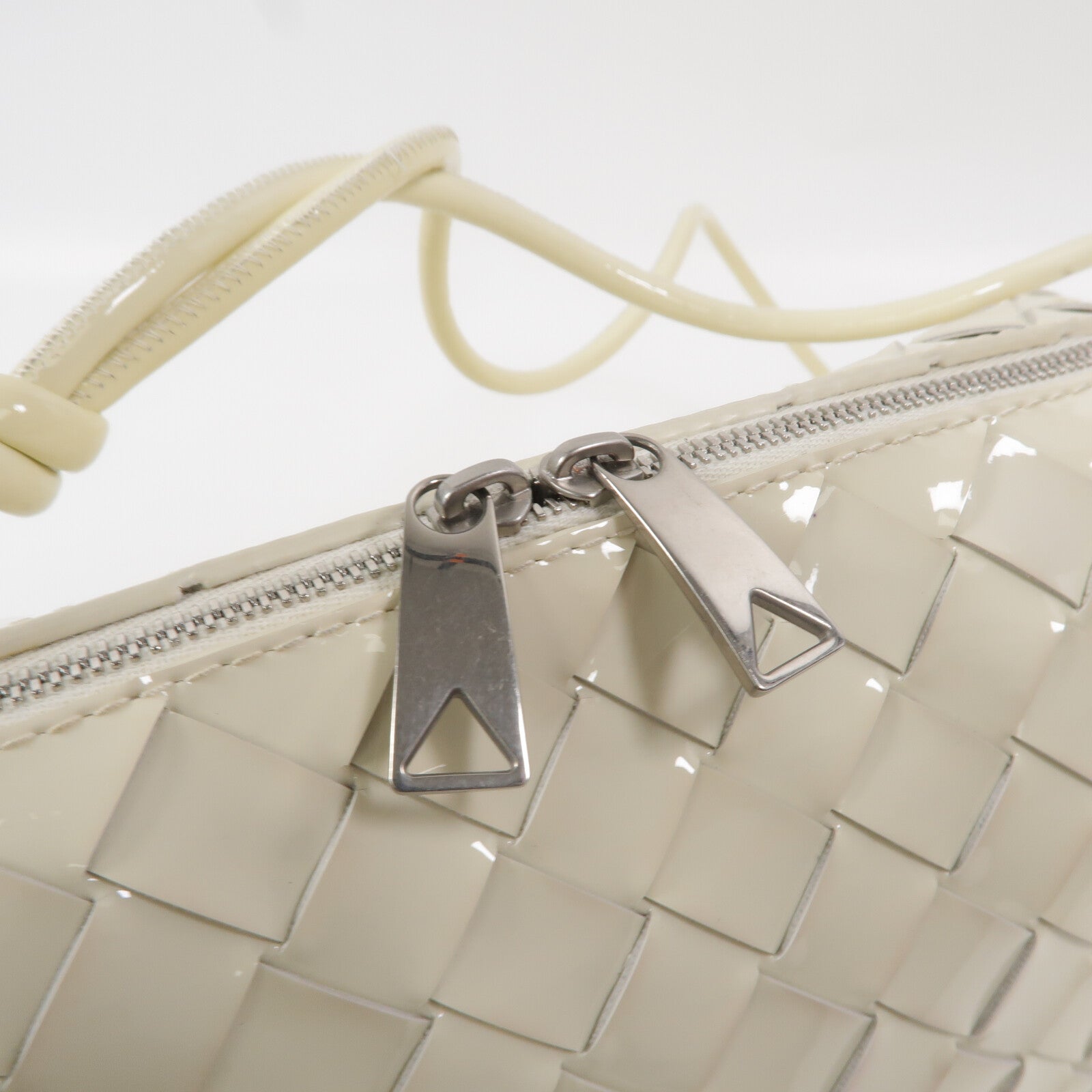 BOTTEGA VENETA 漆皮皮革Intrecciato Loop肩背袋