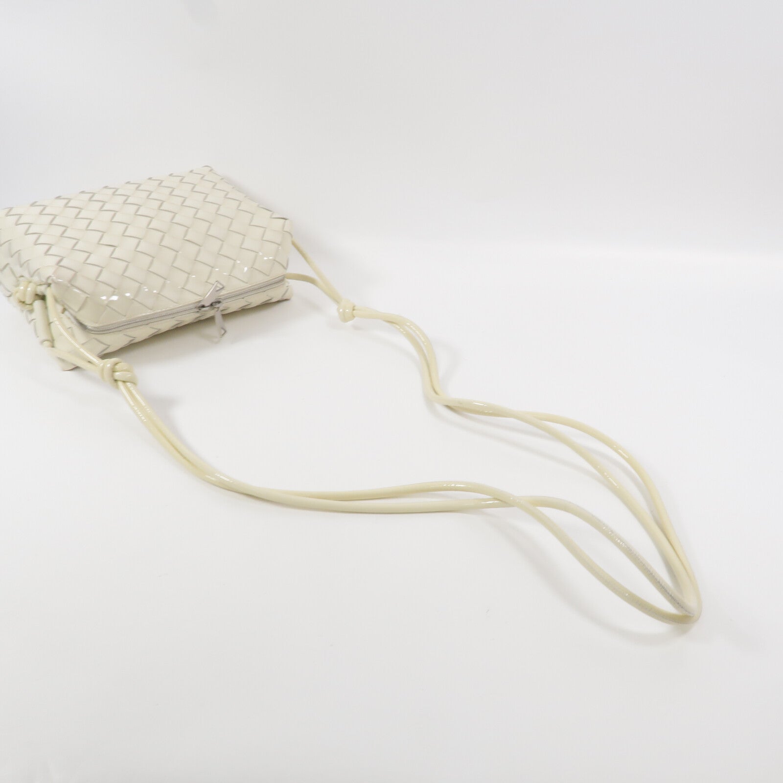 BOTTEGA VENETA 漆皮皮革Intrecciato Loop肩背袋