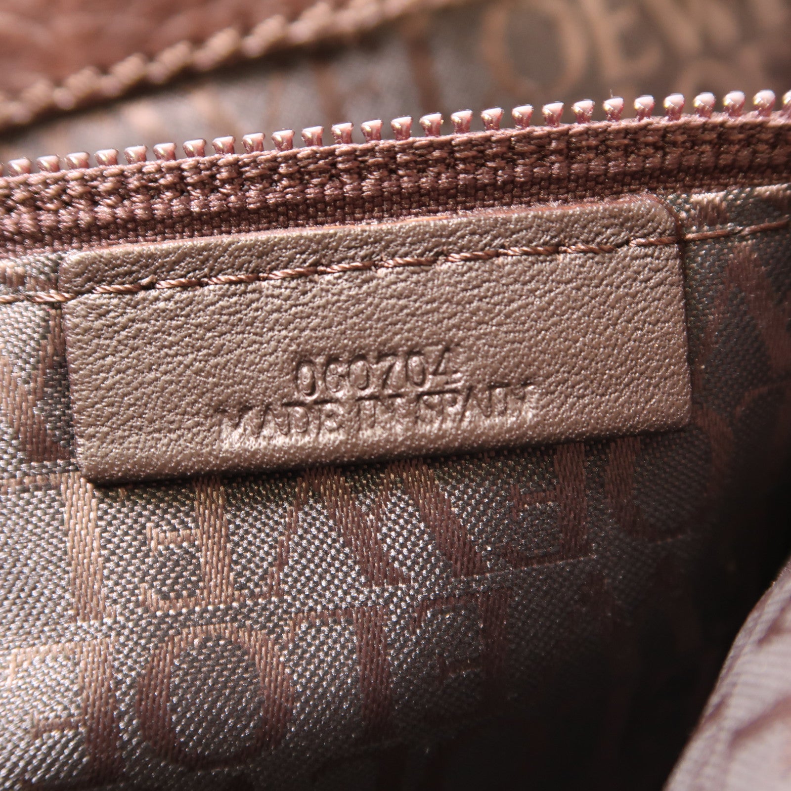 LOEWE 牛皮皮革Messenger Bag金扣斜挎包棕色