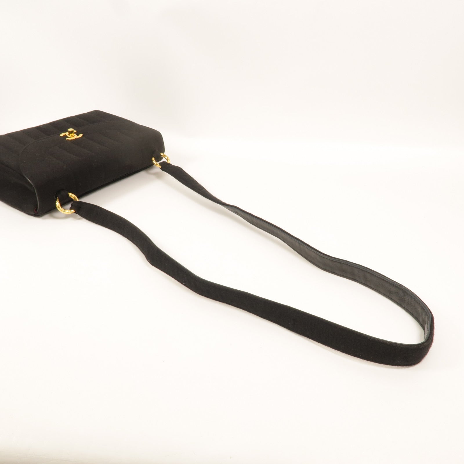CHANEL 帆布Mademoiselle Vertical Quilted肩背袋