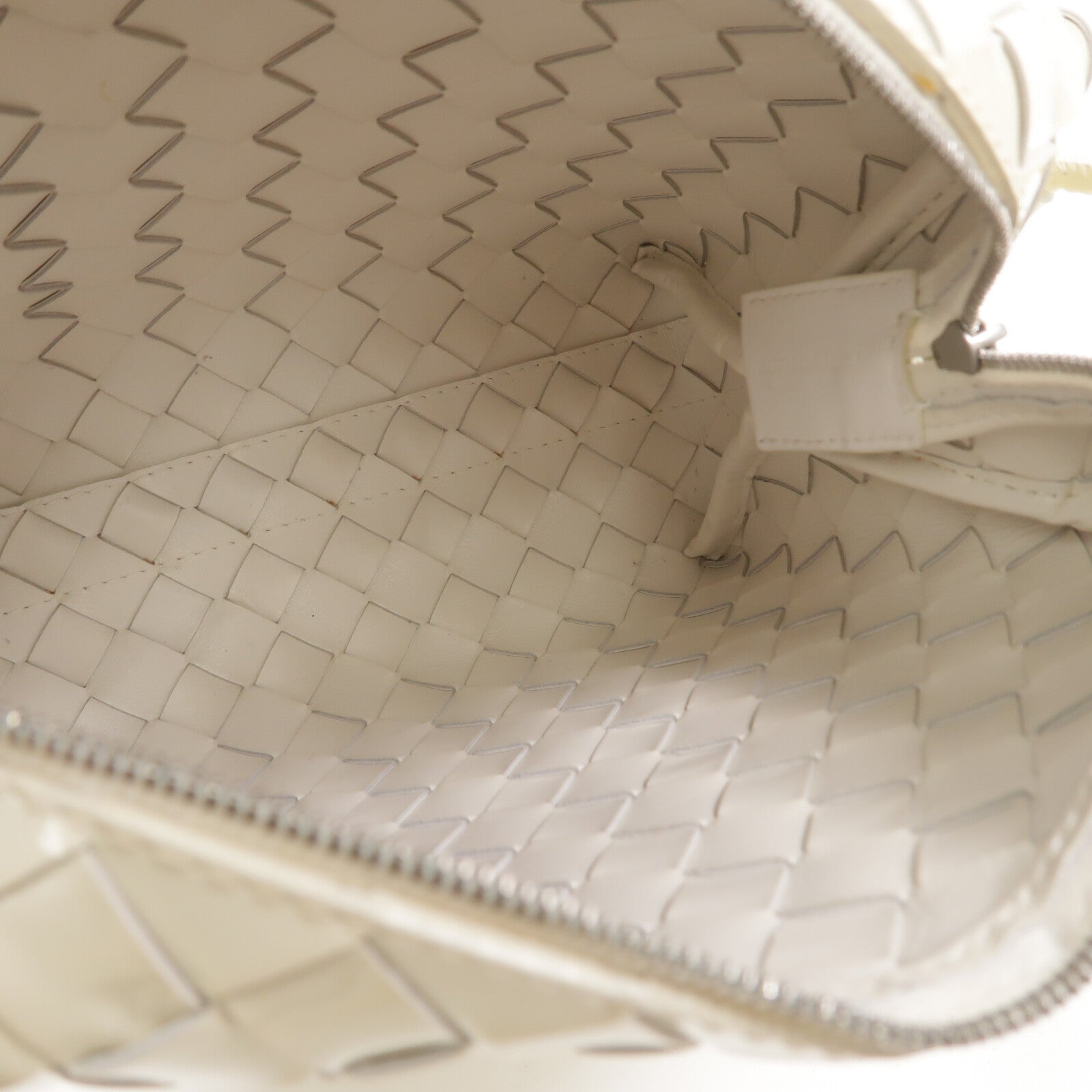 BOTTEGA VENETA 漆皮皮革Intrecciato Loop肩背袋