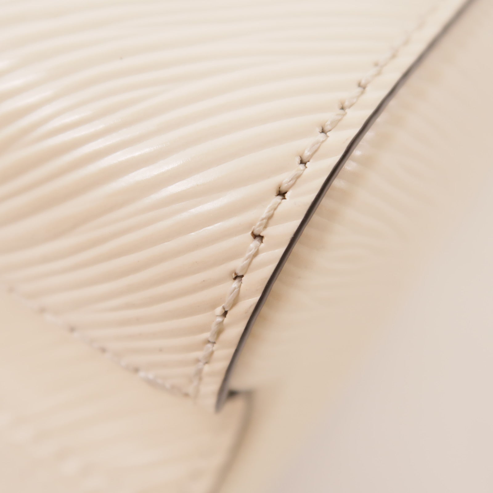 LOUIS VUITTON Epi Twist金扣肩背袋
