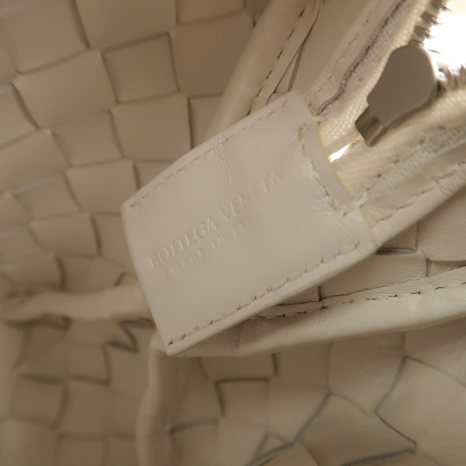 BOTTEGA VENETA 漆皮皮革Intrecciato Loop肩背袋