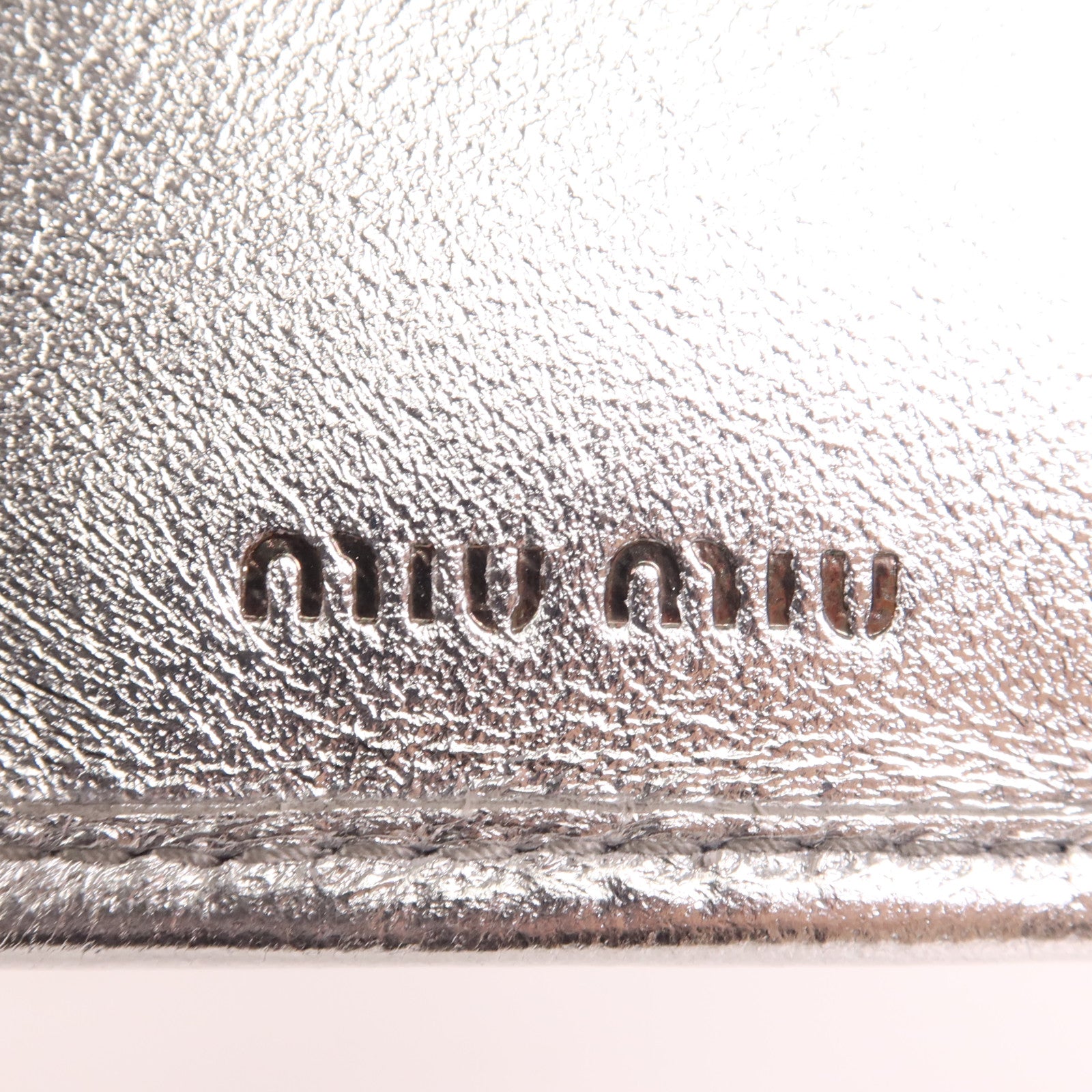 Miu Miu 牛皮皮革Card Case銀扣卡片套