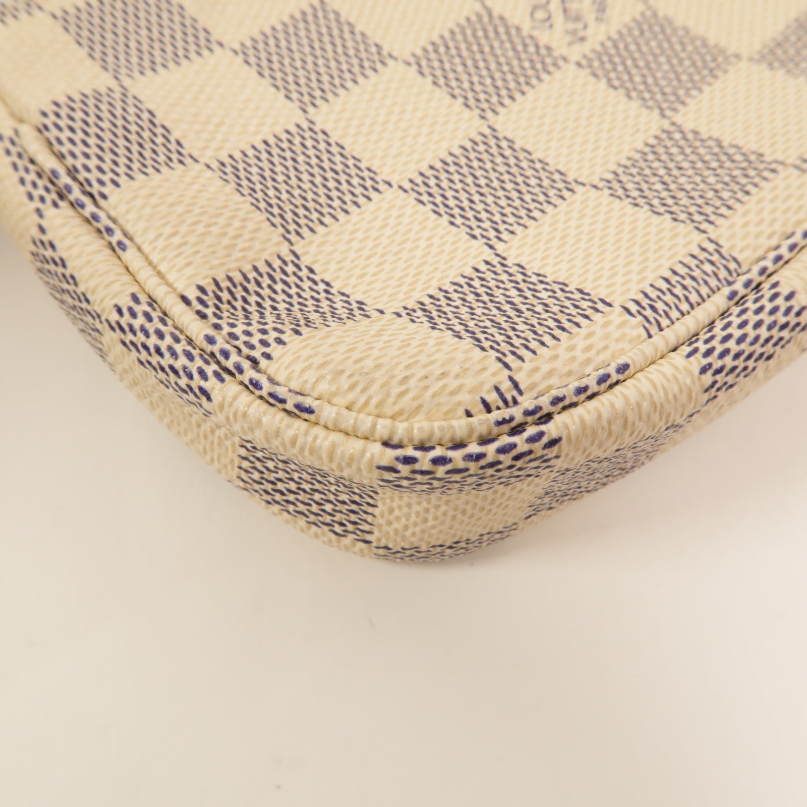 LOUIS VUITTON Damier Azur Mini Pochette Accessories鏈帶手挽袋