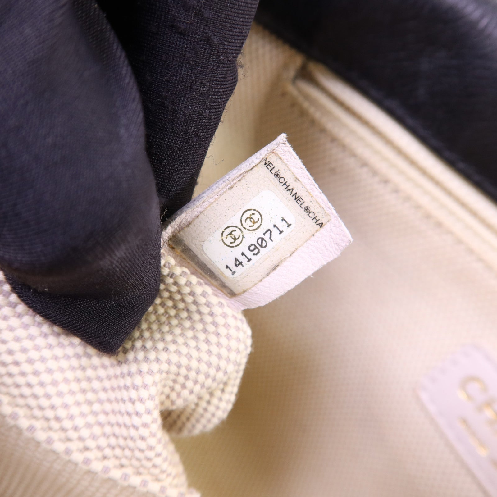 CHANEL 牛皮皮革Shoulder Bag金扣肩背袋