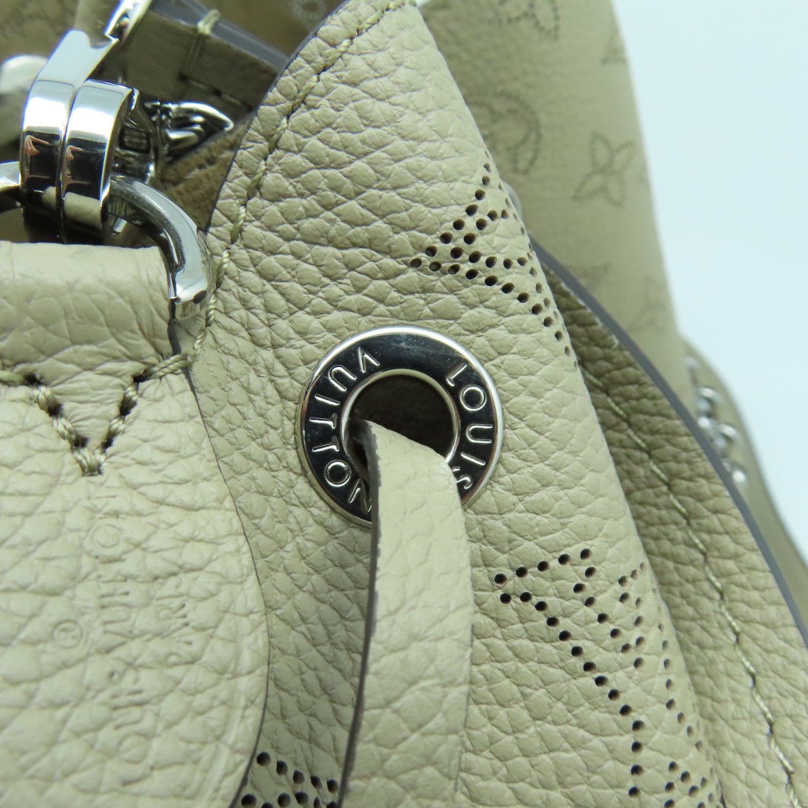 LOUIS VUITTON Monogram Mahina Bella銀扣手挽肩背兩用袋米色