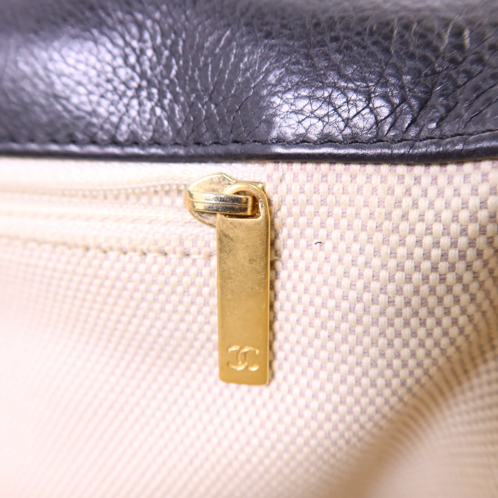 CHANEL 牛皮皮革Shoulder Bag金扣肩背袋