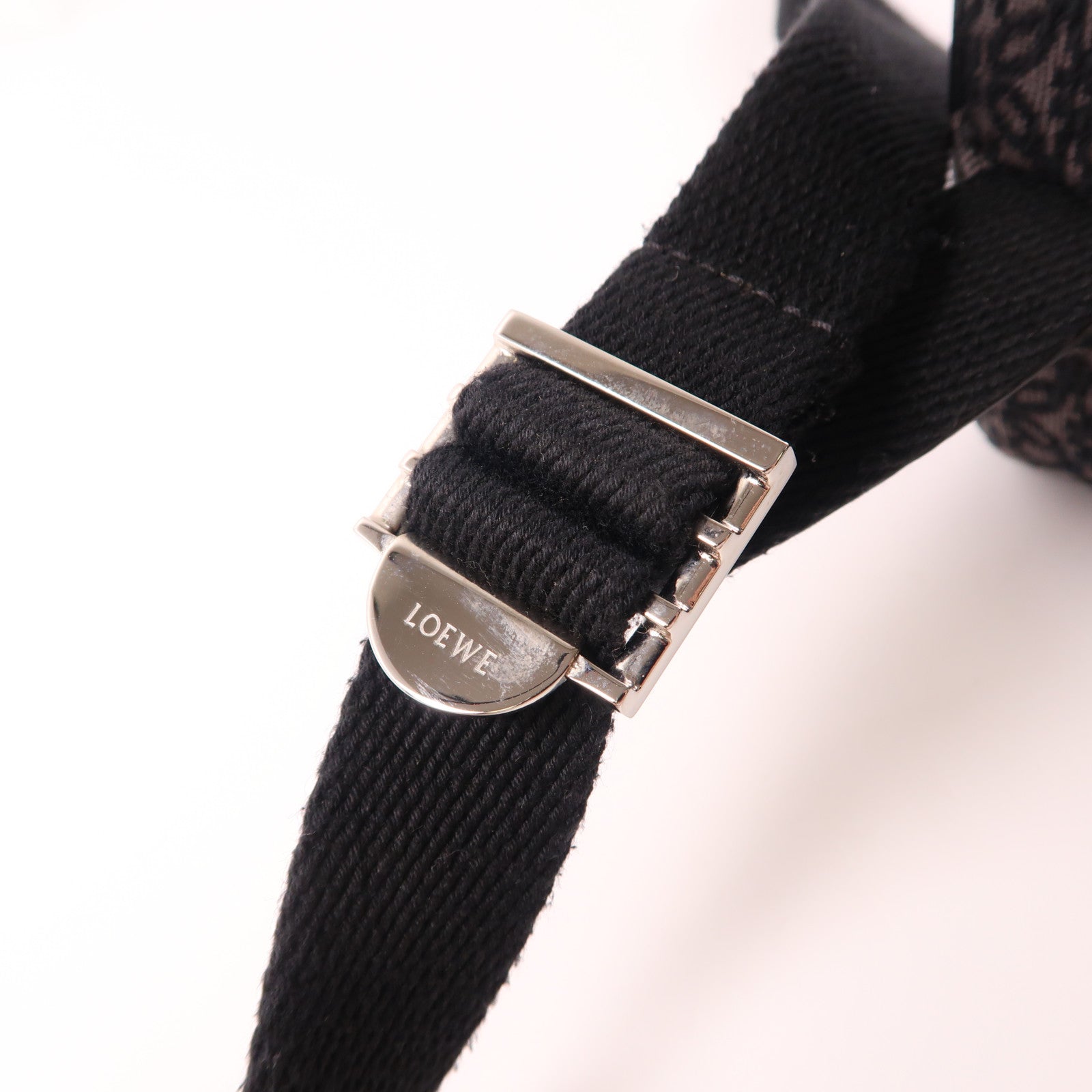 LOEWE 帆布Anagram Camera Bag銀扣肩背袋黑色