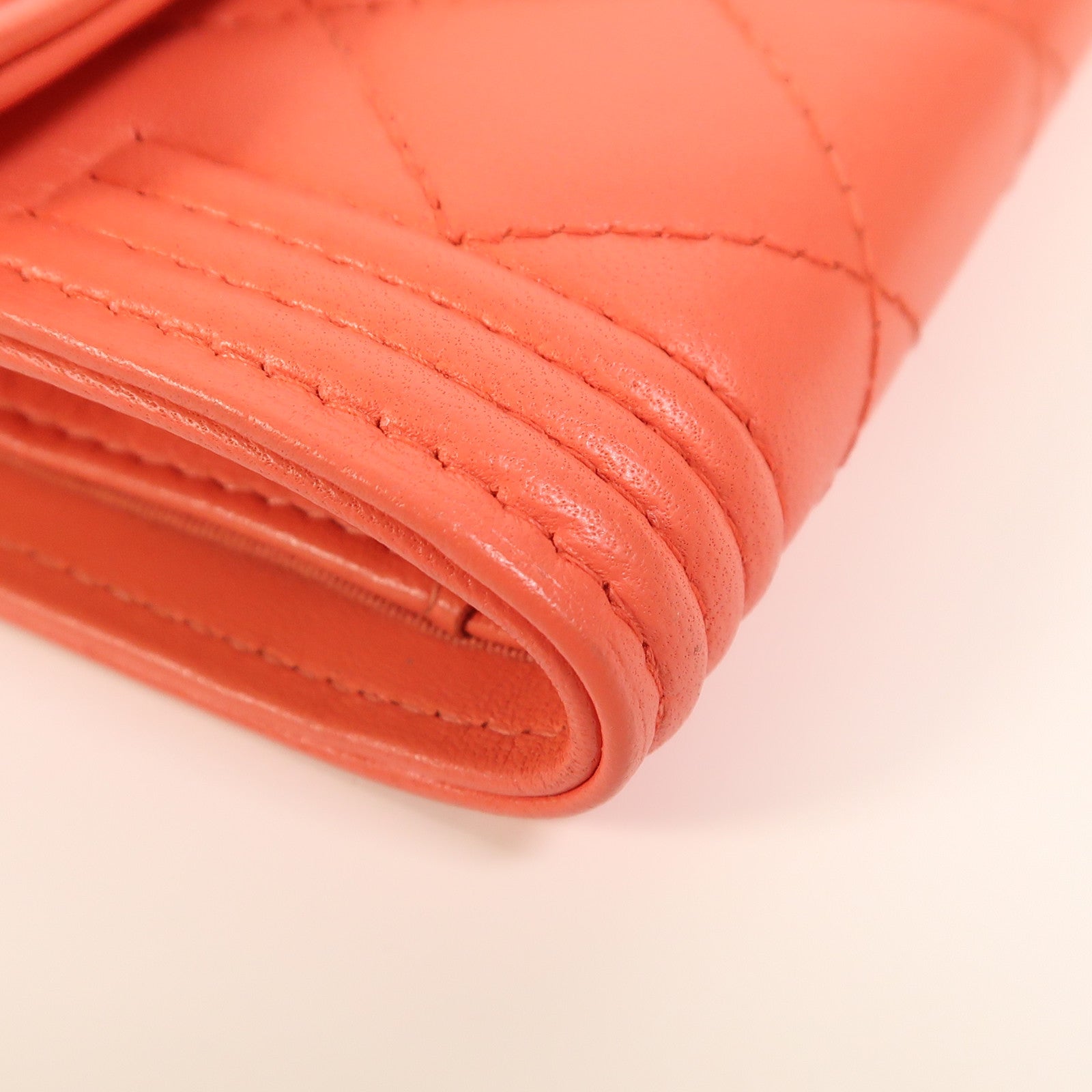 CHANEL 牛皮皮革Boy Wallet金扣錢包