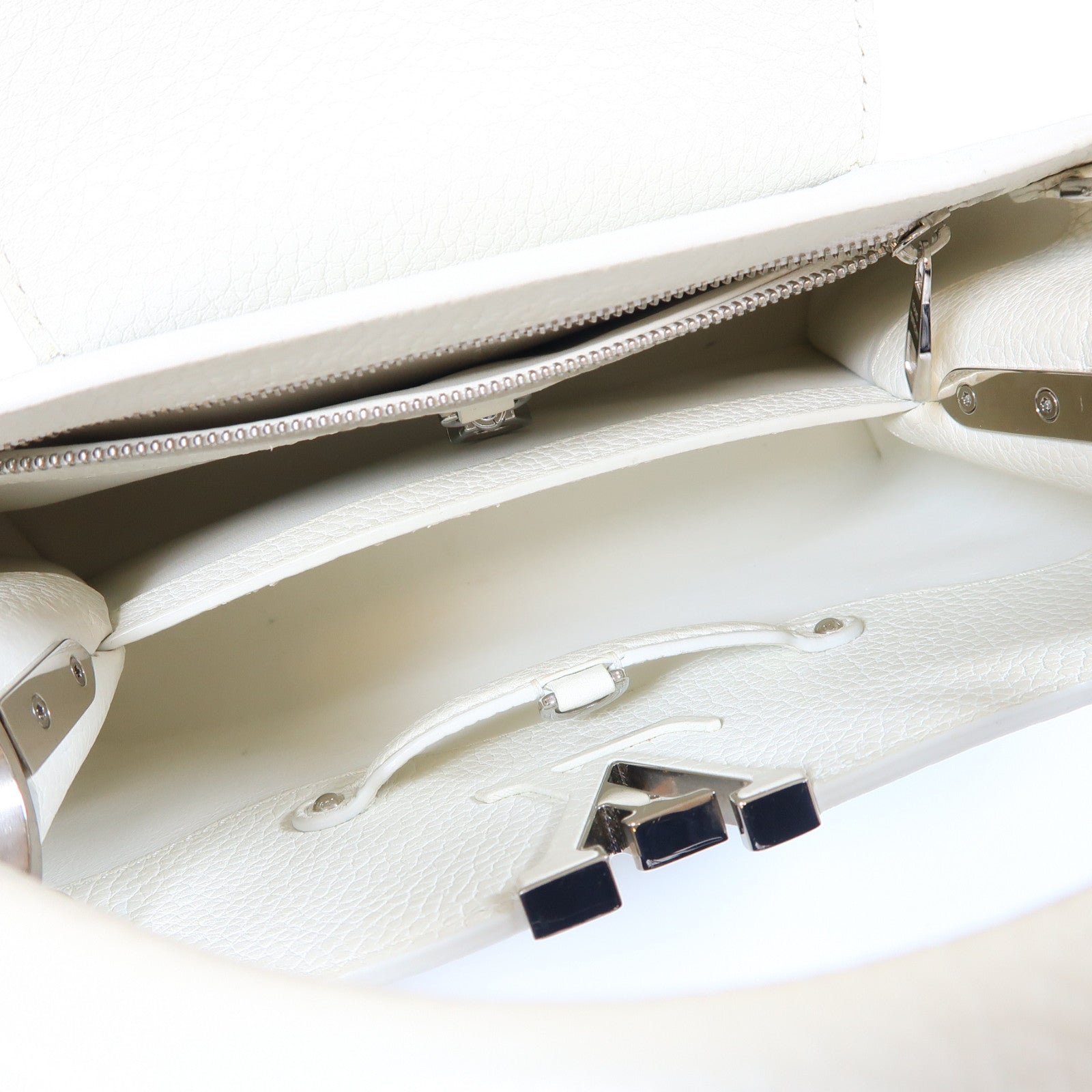 LOUIS VUITTON 牛皮皮革Capucines BB銀扣手挽肩背兩用袋白色/藍色