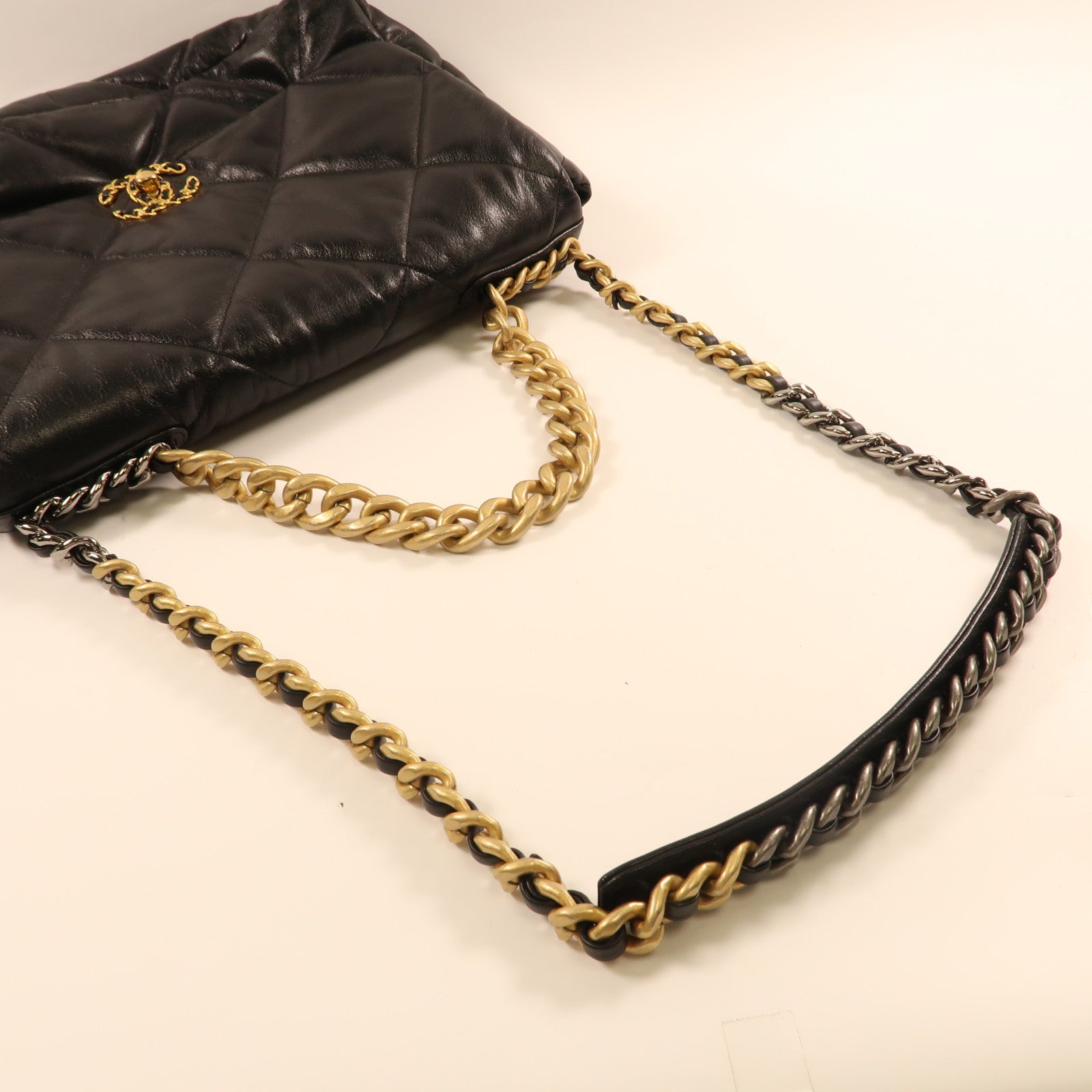 CHANEL 羊皮皮革Chanel 19 Maxi金扣/銀扣鏈帶手挽肩背兩用袋黑色