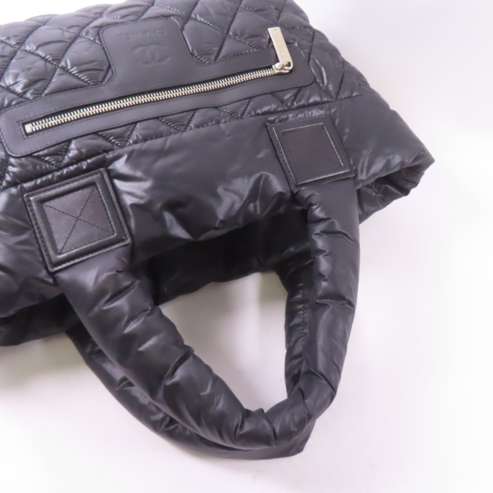 CHANEL 尼龍Coco Cocoon Bag銀扣肩背袋黑色