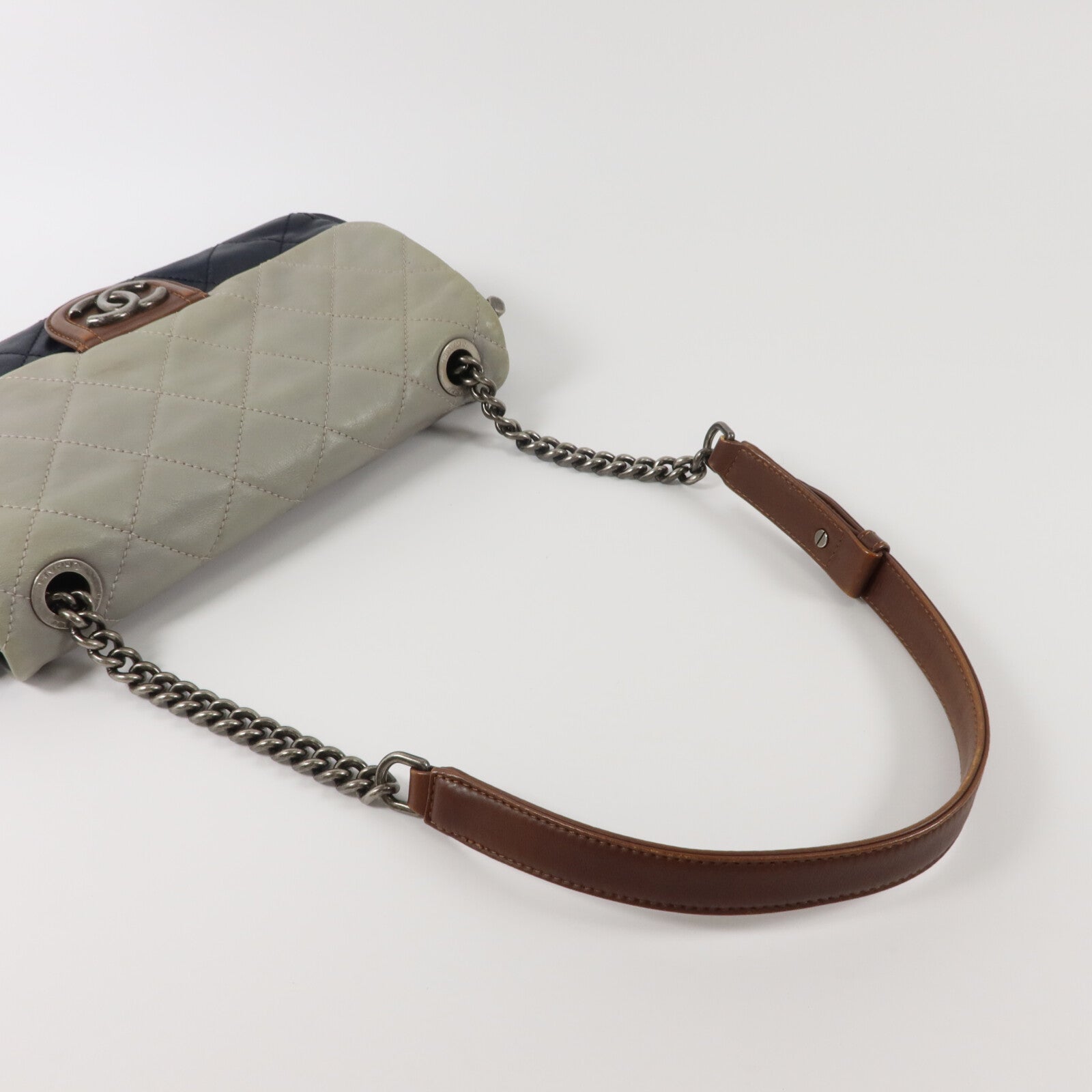 CHANEL 牛皮皮革Tricolor Country Chic Flap Bag鏈帶肩背袋
