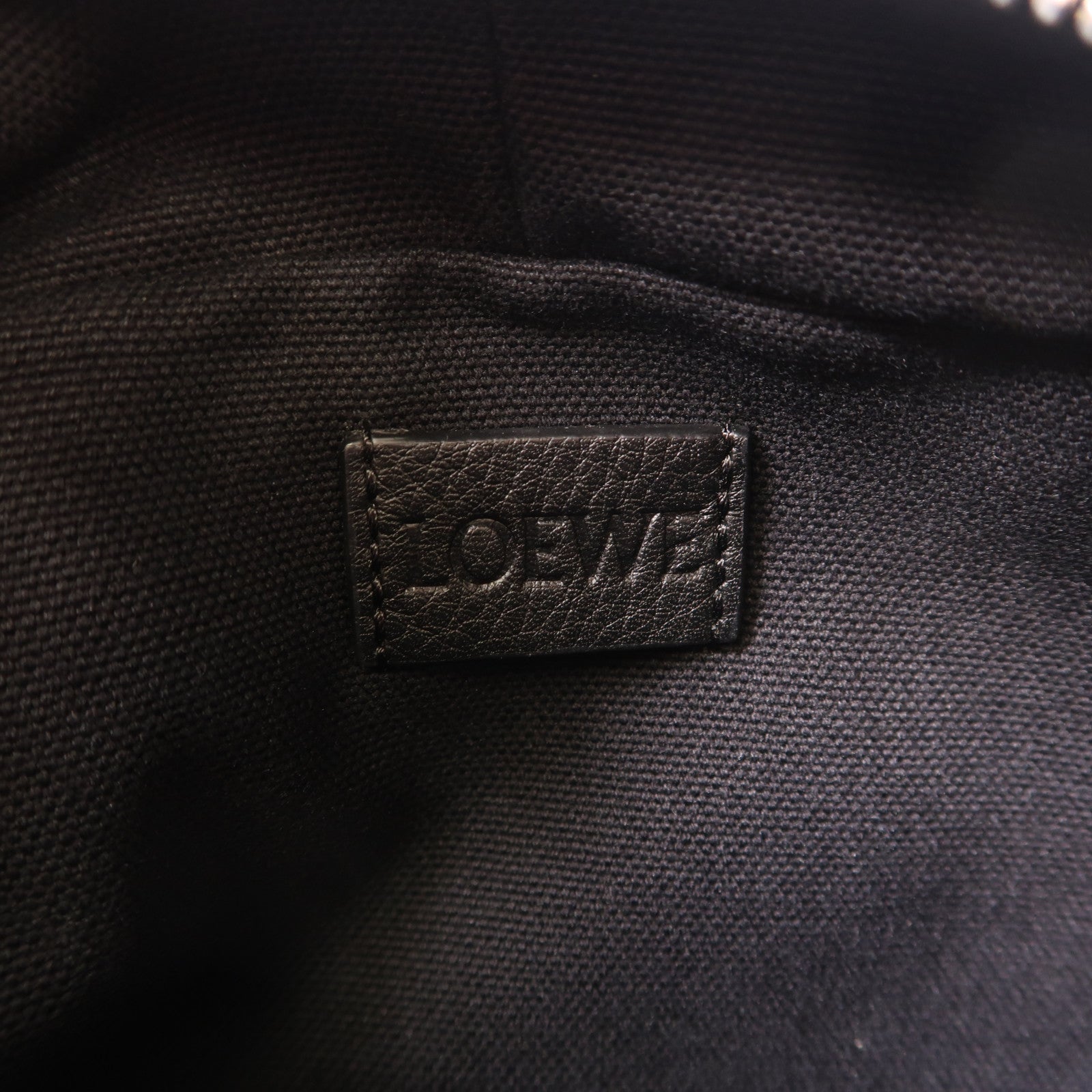 LOEWE 帆布Anagram Camera Bag銀扣肩背袋黑色