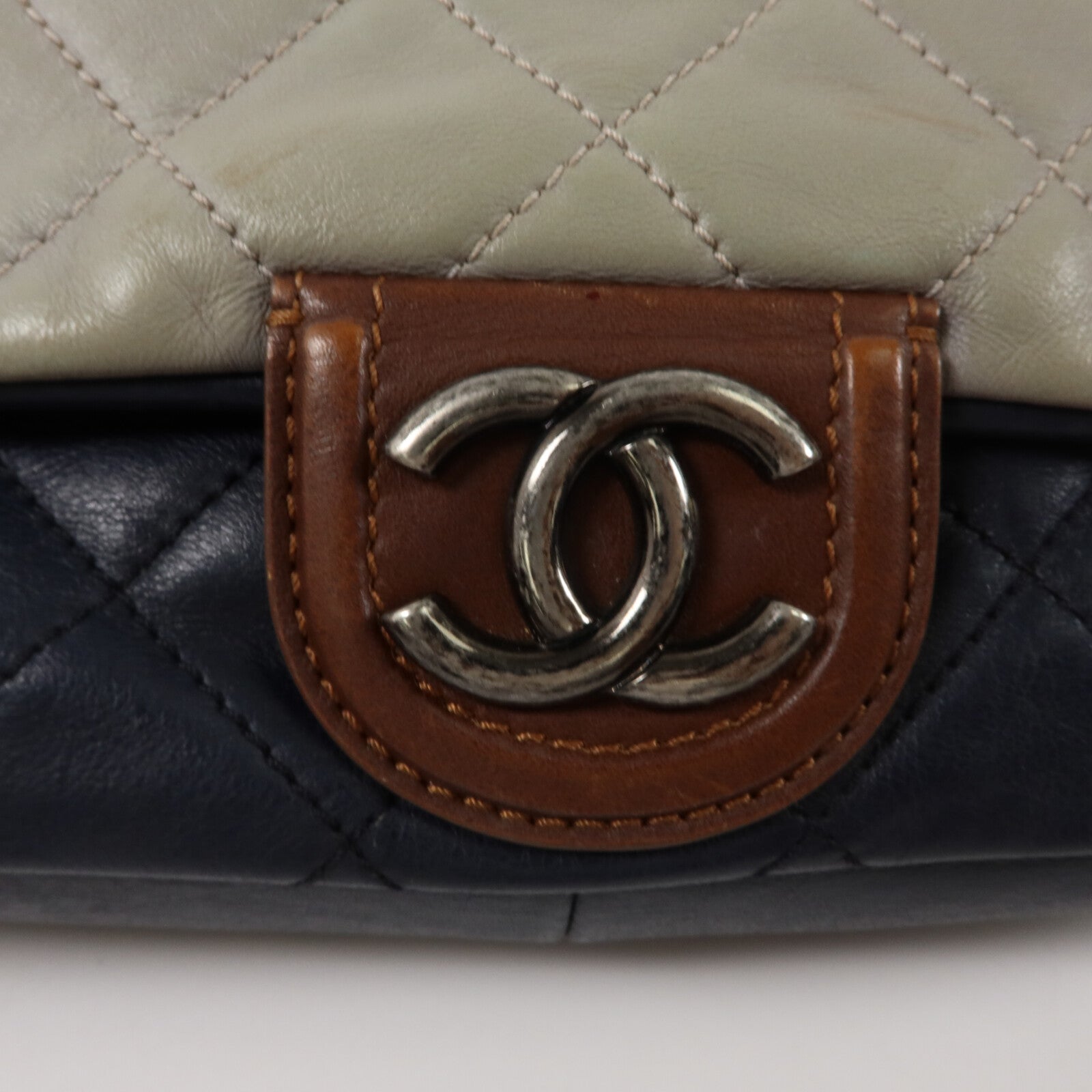 CHANEL 牛皮皮革Tricolor Country Chic Flap Bag鏈帶肩背袋