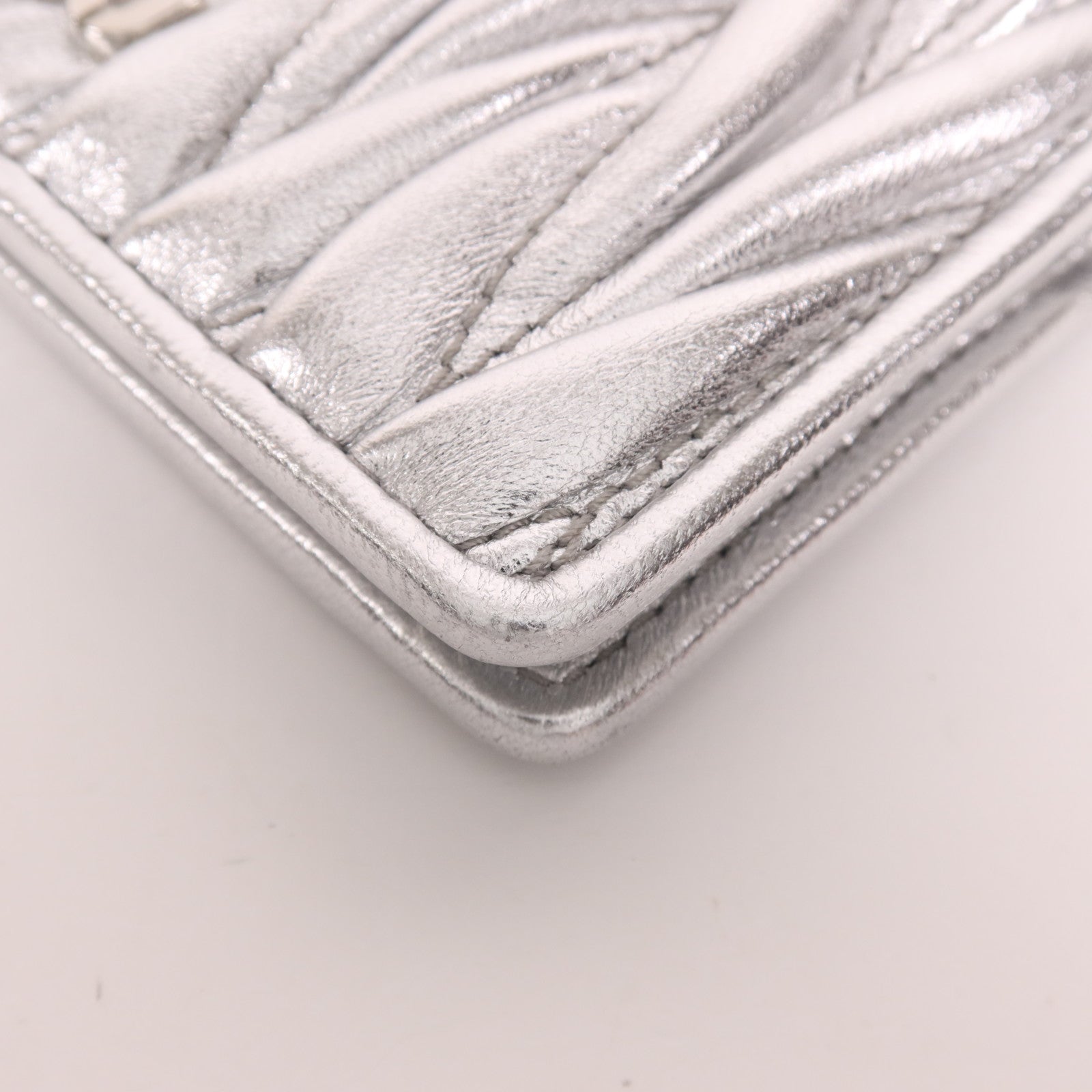 Miu Miu 牛皮皮革Card Case銀扣卡片套