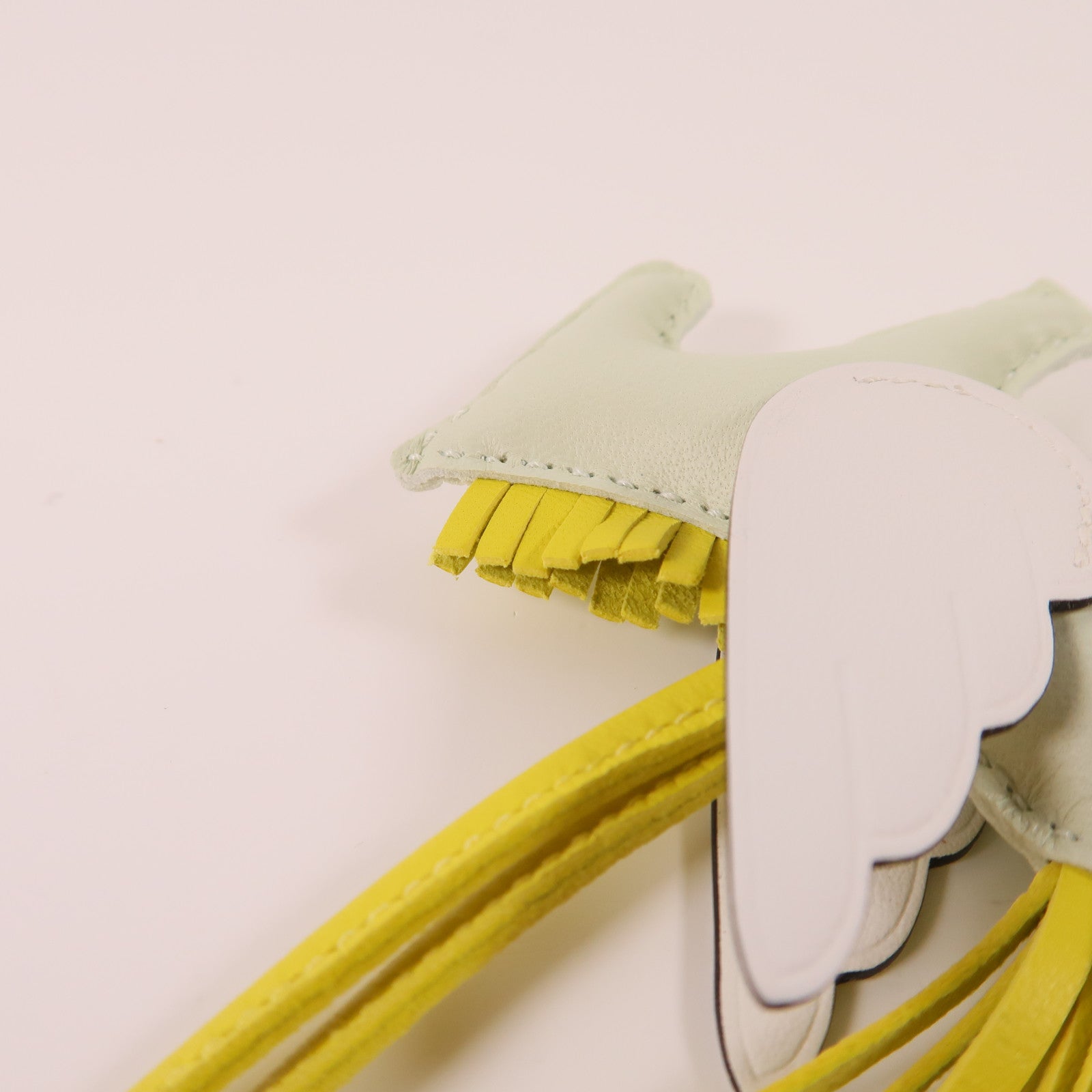 HERMES Swift皮革Rodeo Pegase PM掛飾White/Yellow