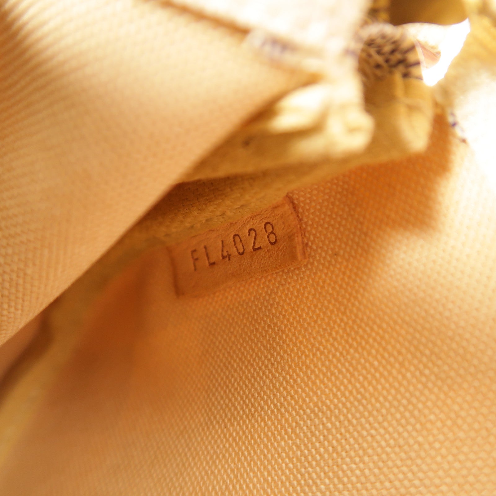 LOUIS VUITTON Damier Azur Mini Pochette Accessories鏈帶手挽袋