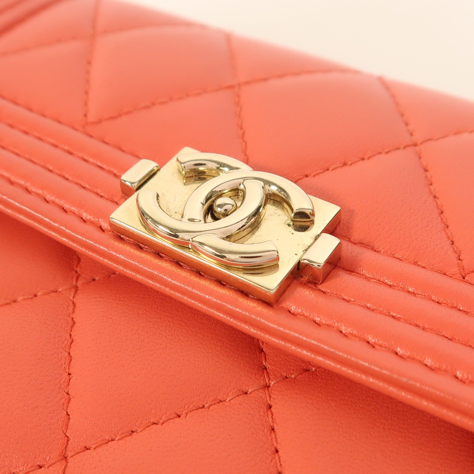 CHANEL 牛皮皮革Boy Wallet金扣錢包