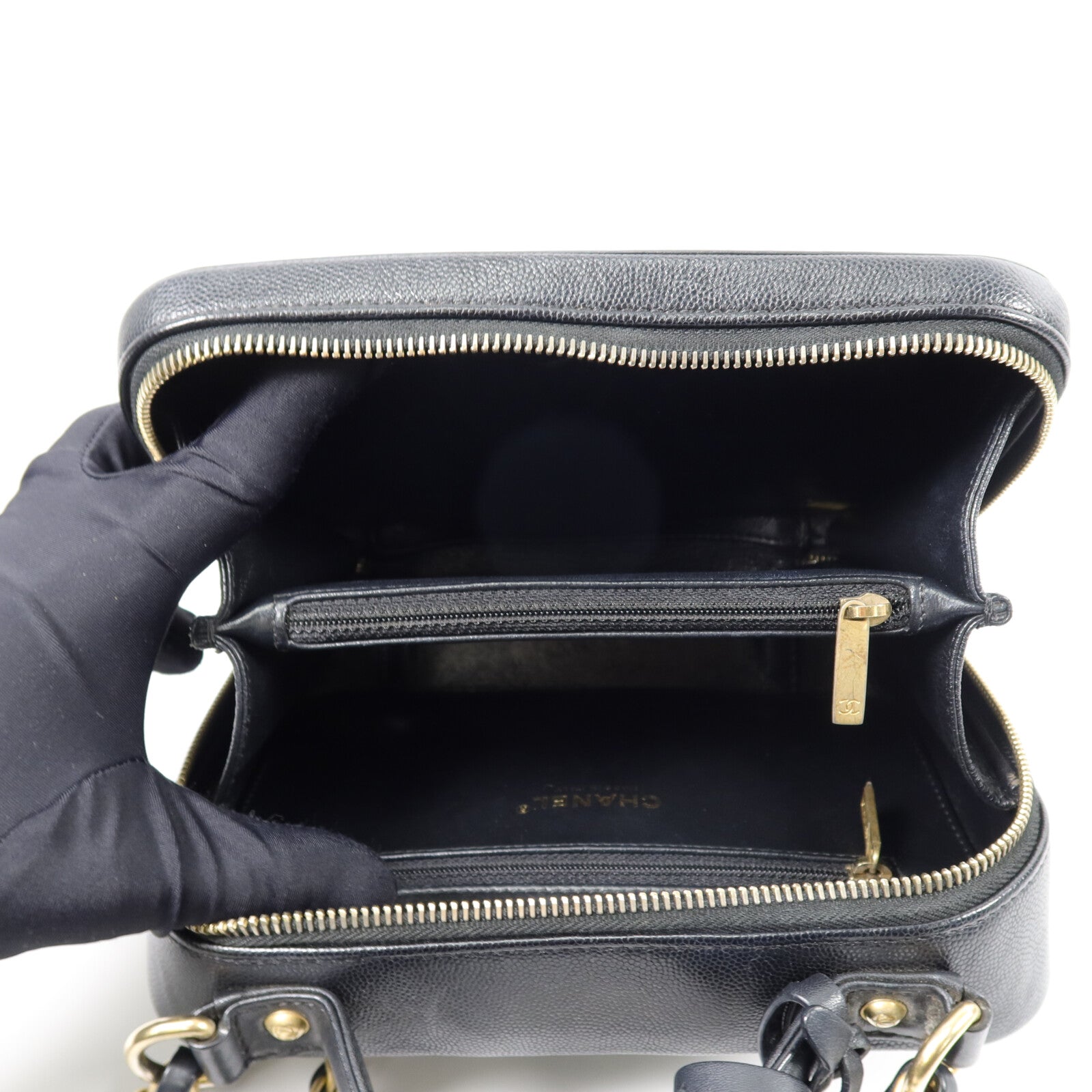 CHANEL 牛皮皮革CC Filigree Vanity Case Medium鏈帶肩背袋