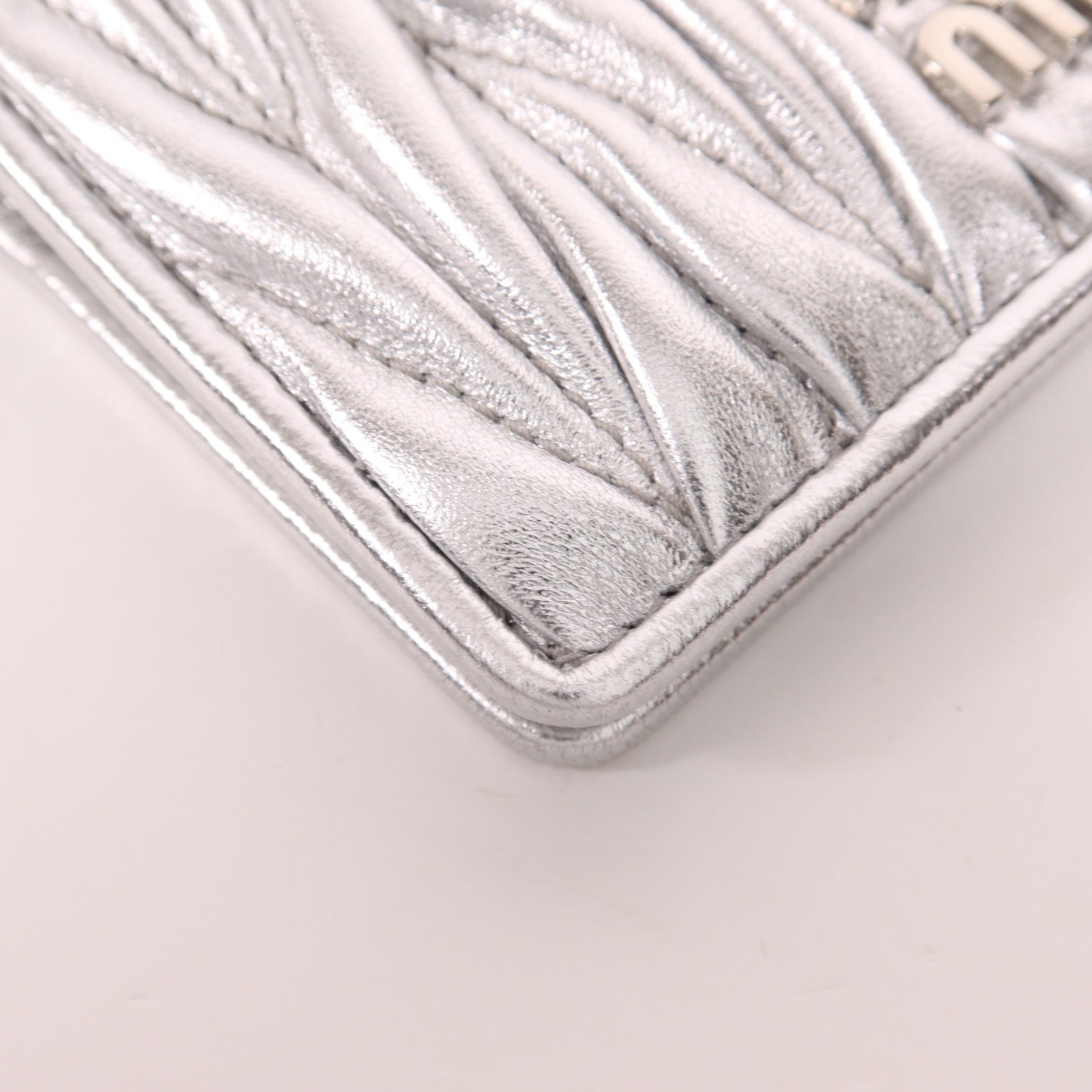 Miu Miu 牛皮皮革Card Case銀扣卡片套