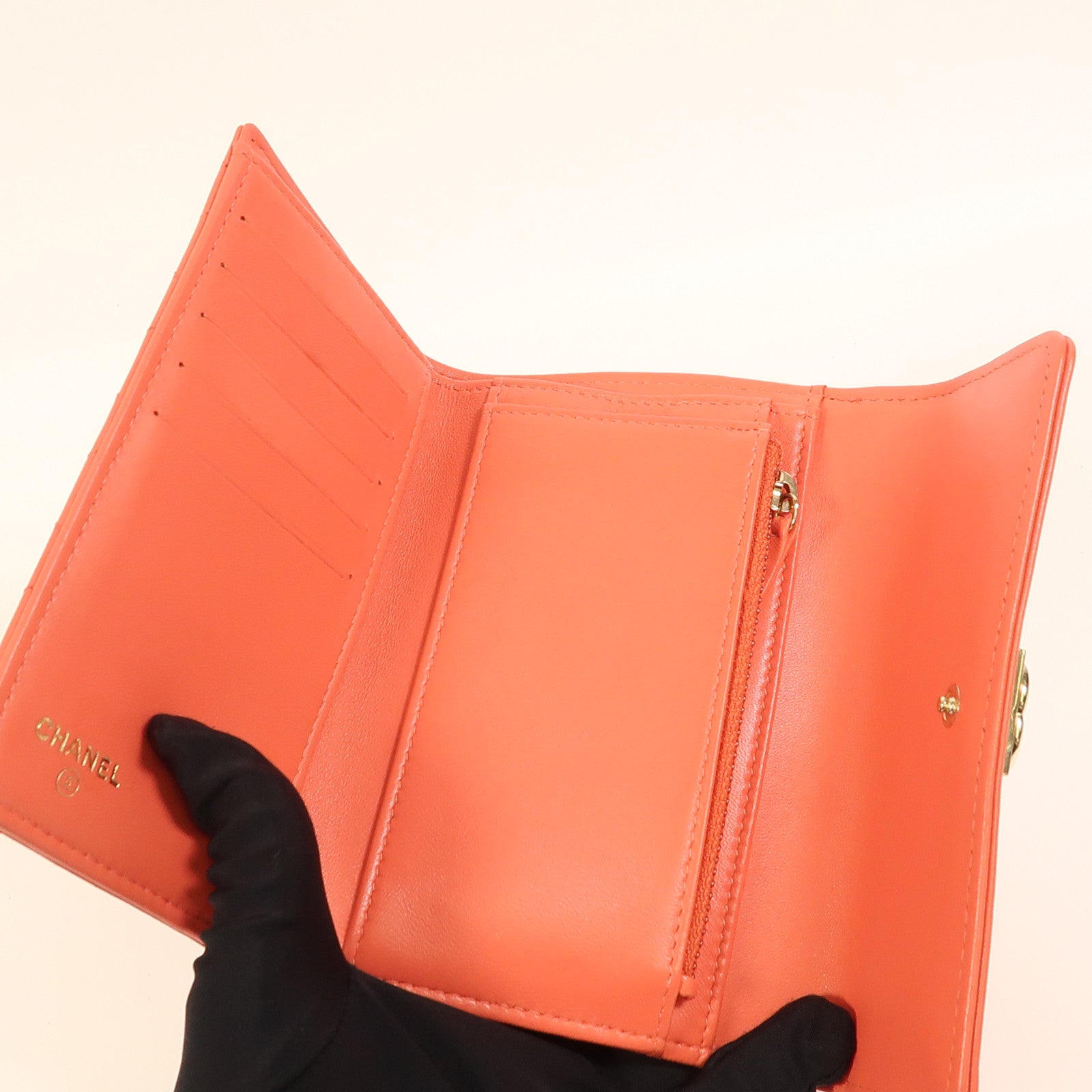 CHANEL 牛皮皮革Boy Wallet金扣錢包