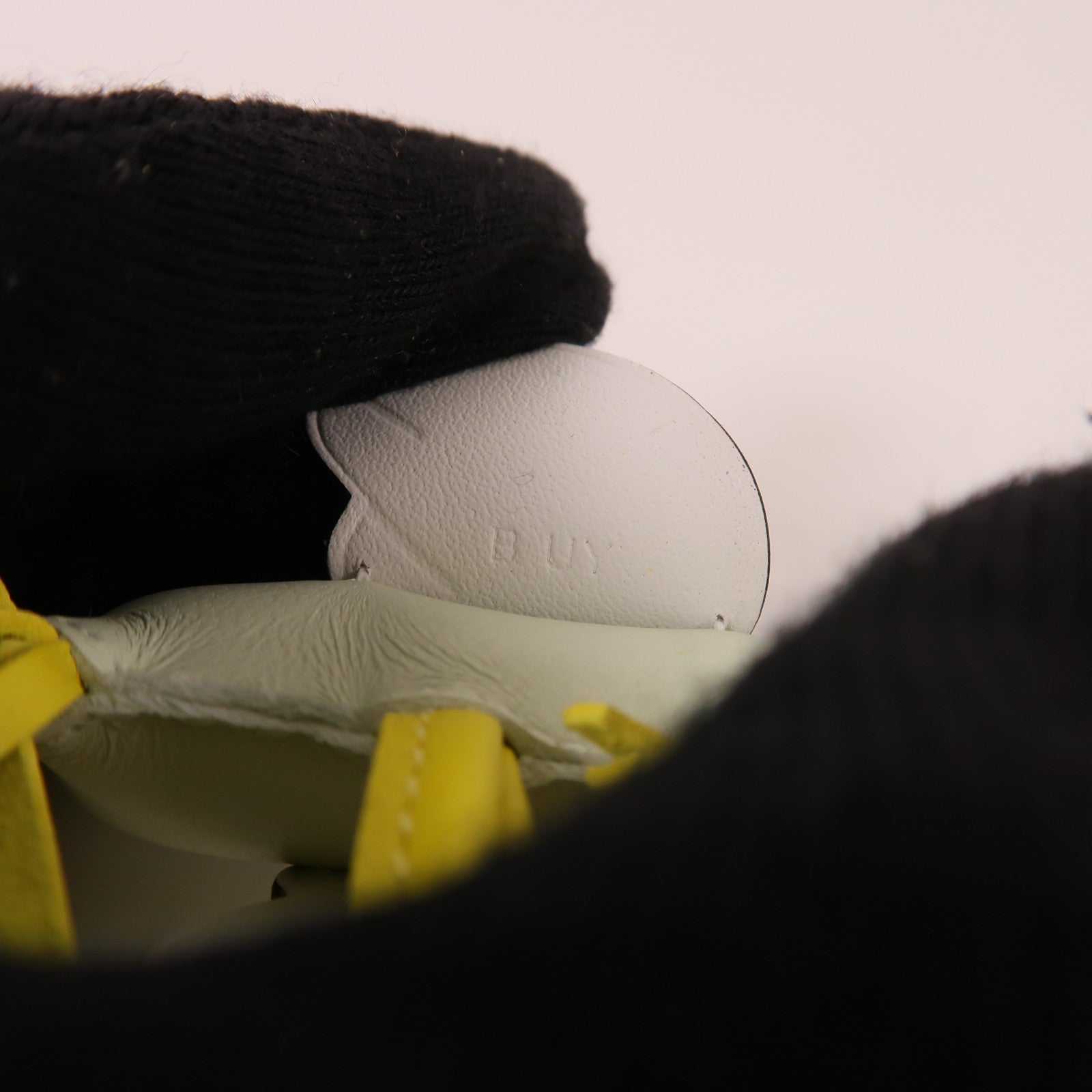 HERMES Swift皮革Rodeo Pegase PM掛飾White/Yellow