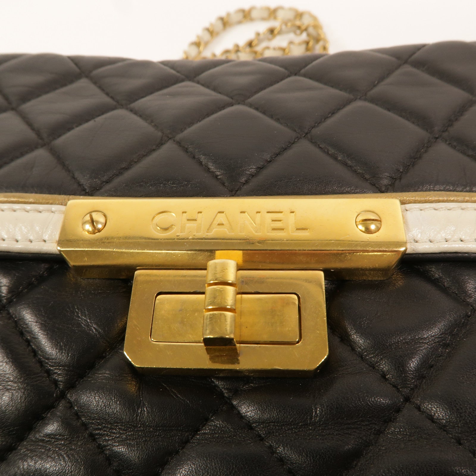 CHANEL 牛皮皮革2.55 East West Mademoiselle鏈帶肩背袋