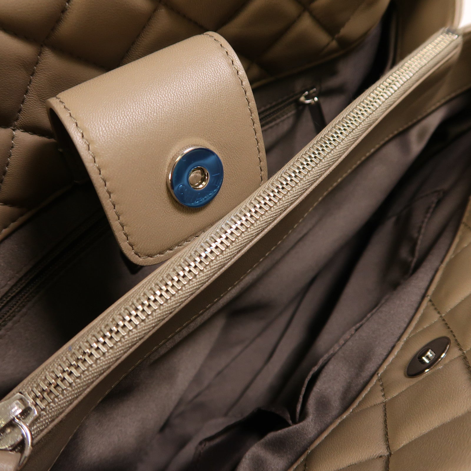 CHANEL 羊皮皮革Chain Shoulder銀扣鏈帶肩背袋