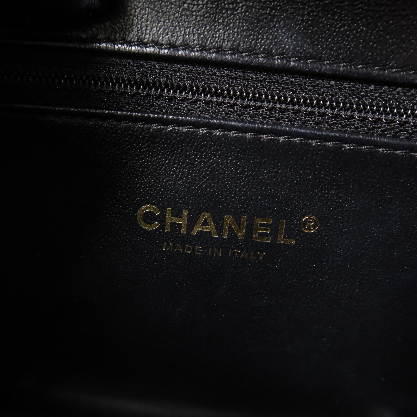 CHANEL 牛皮皮革CC Filigree Vanity Case Medium鏈帶肩背袋